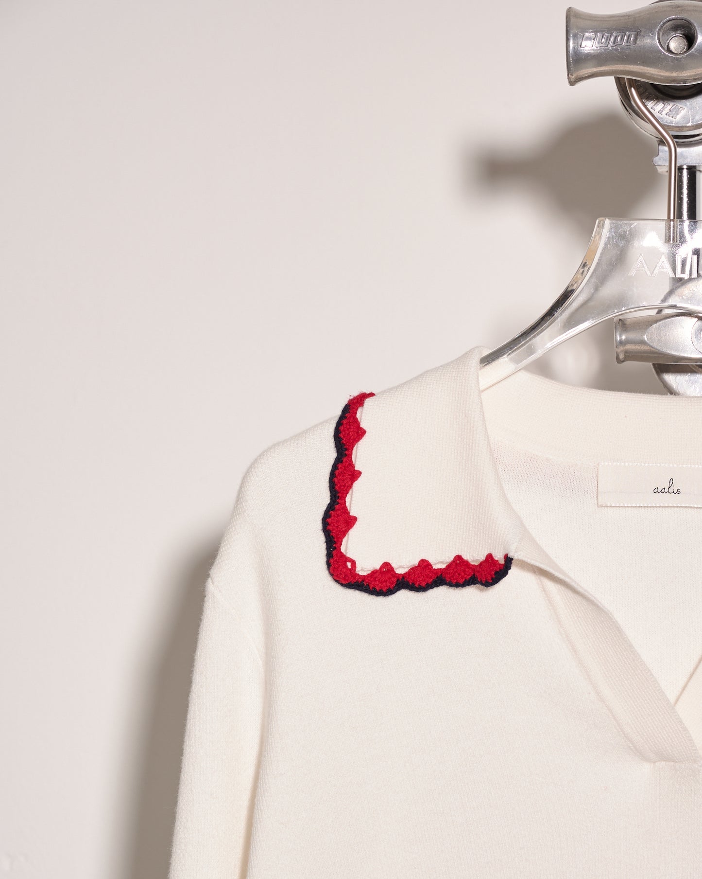 aalis MURPHY crochet trim collar v neck sweater (Ivory)