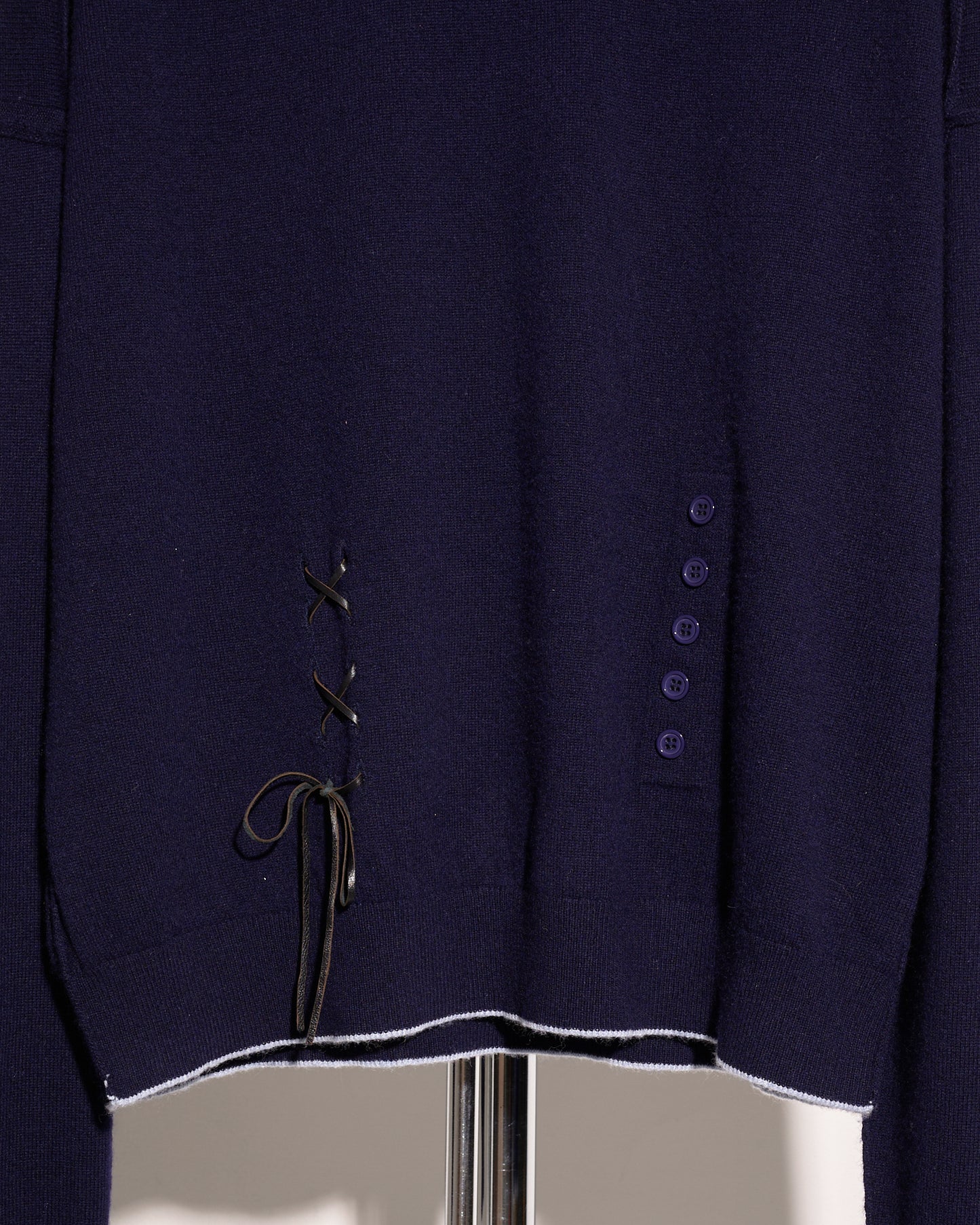 aalis SHELIA button details leather trim crewneck sweater (Navy mix)