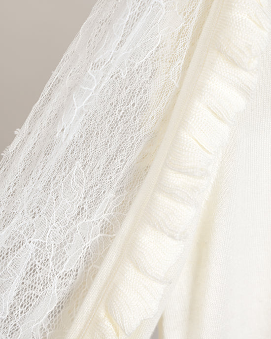 aalis VINKA single lace sleeve detail knit pullover (Ivory)