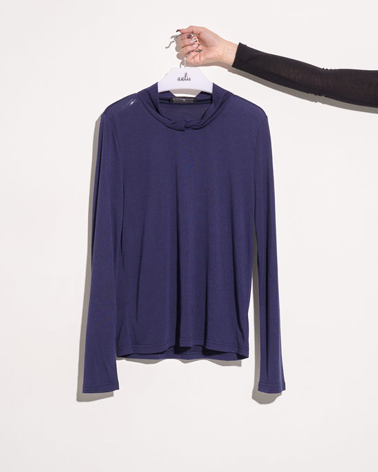 aalis CALA twisted knot on the front L/S top (Navy)