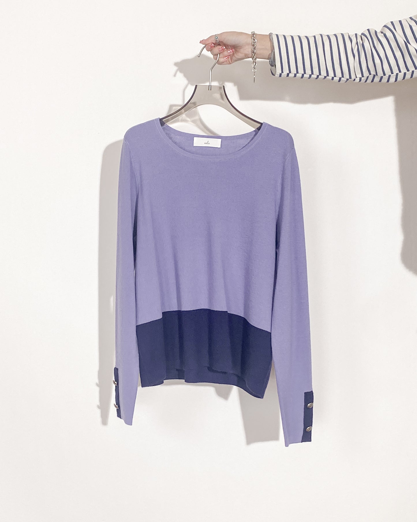 aalis DORIKA color blocking hem button details sweater (Lilac navy)