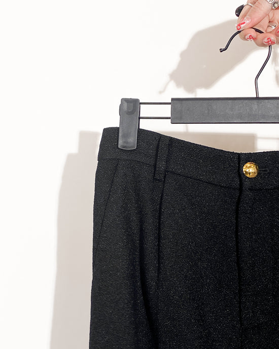 aalis MAVE scallop hem shorts (Black)