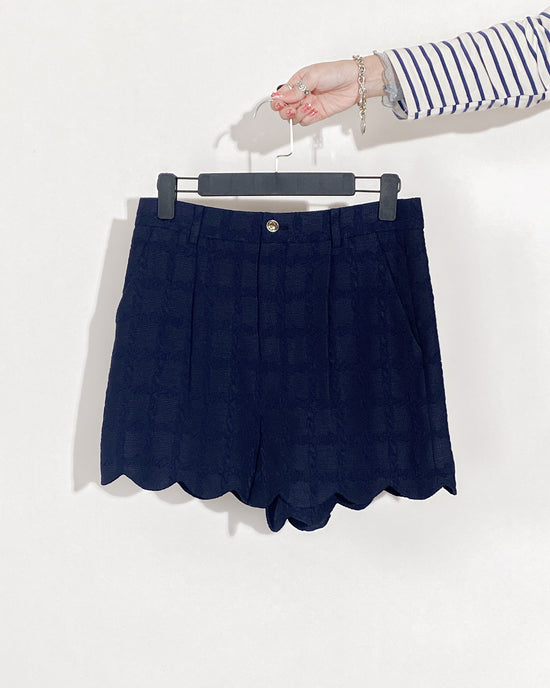 aalis MAVE scallop hem shorts (Navy)