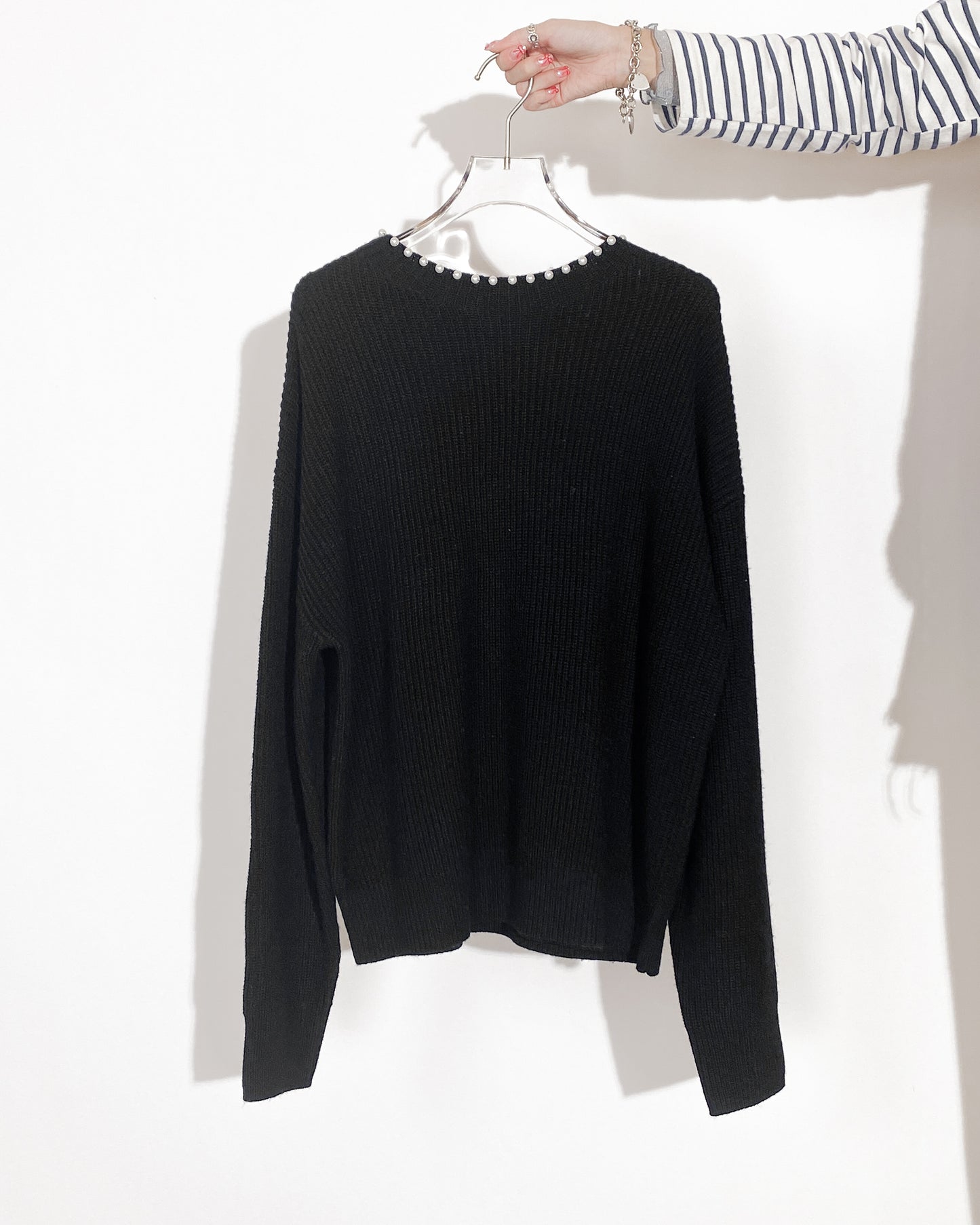 aalis THINA pearl embellished neckline sweater (Black)