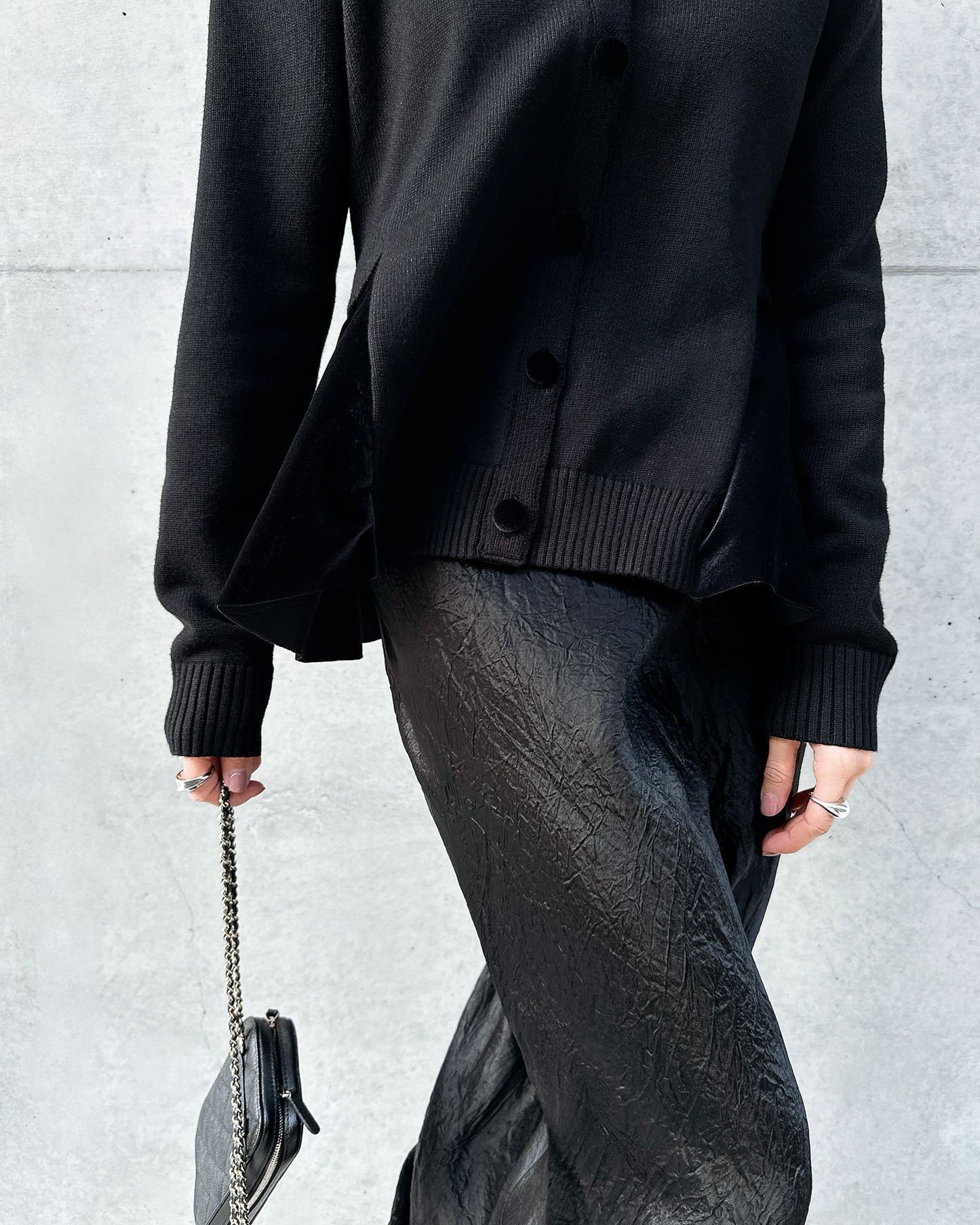 aalis CHARLEE velvet panel V neck cardigan (Black)