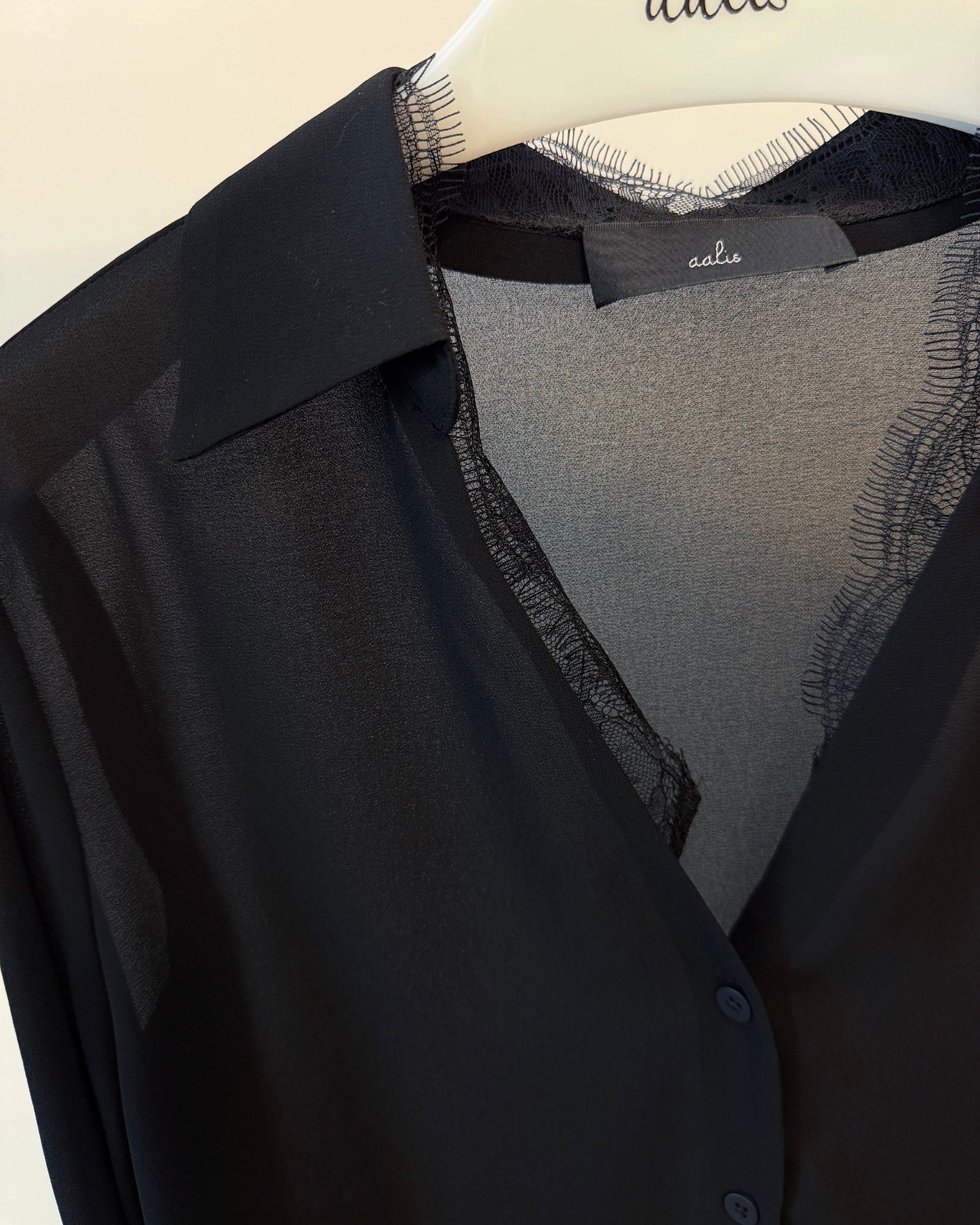 aalis CISA chiffon lace v neck shirt (Black)