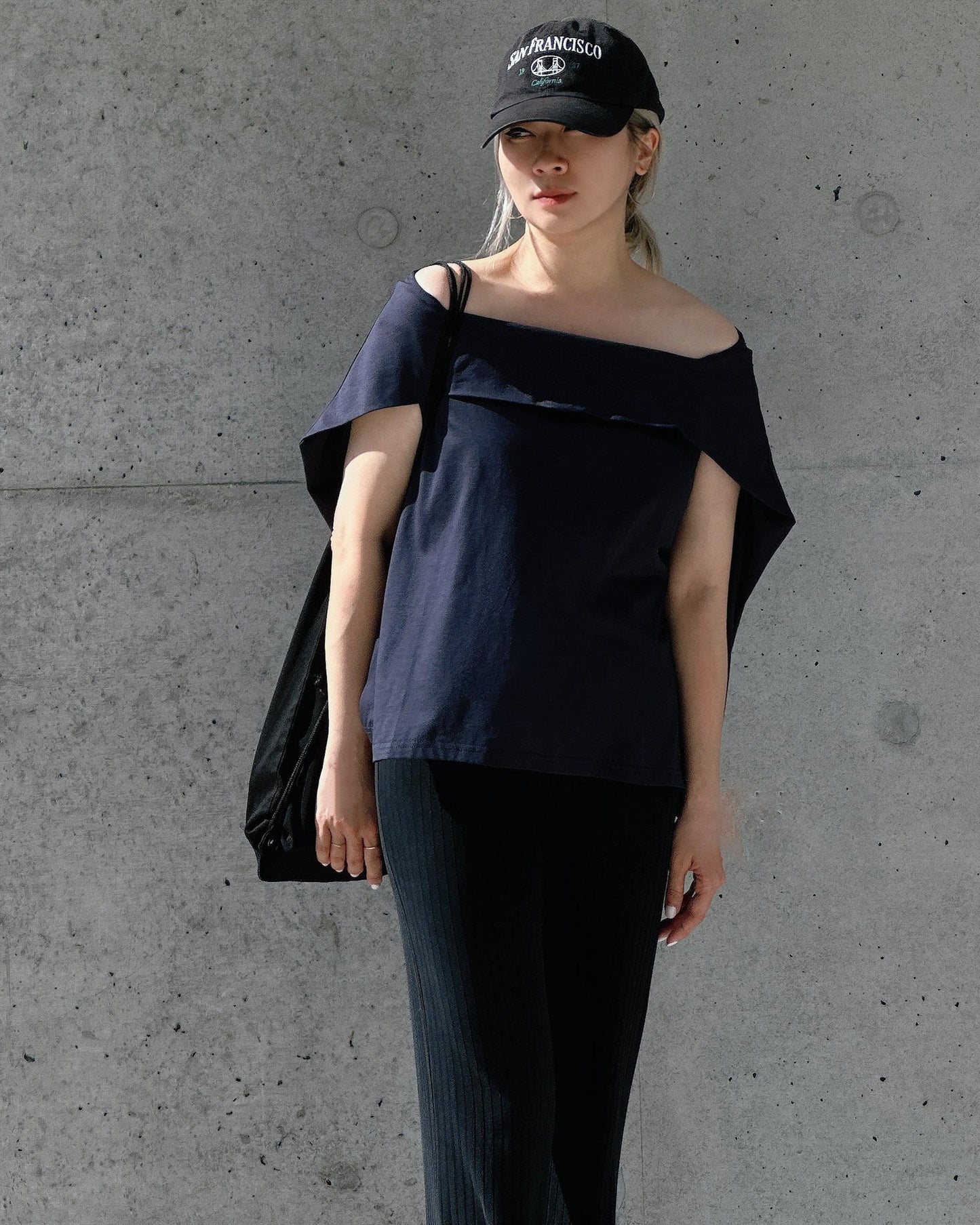 aalis RENI off shoulder knit cape top (Navy)