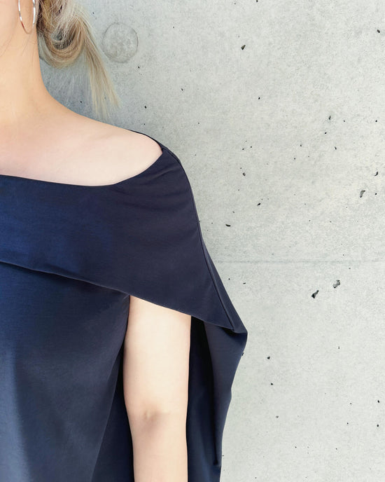 aalis RENI off shoulder knit cape top (Navy)