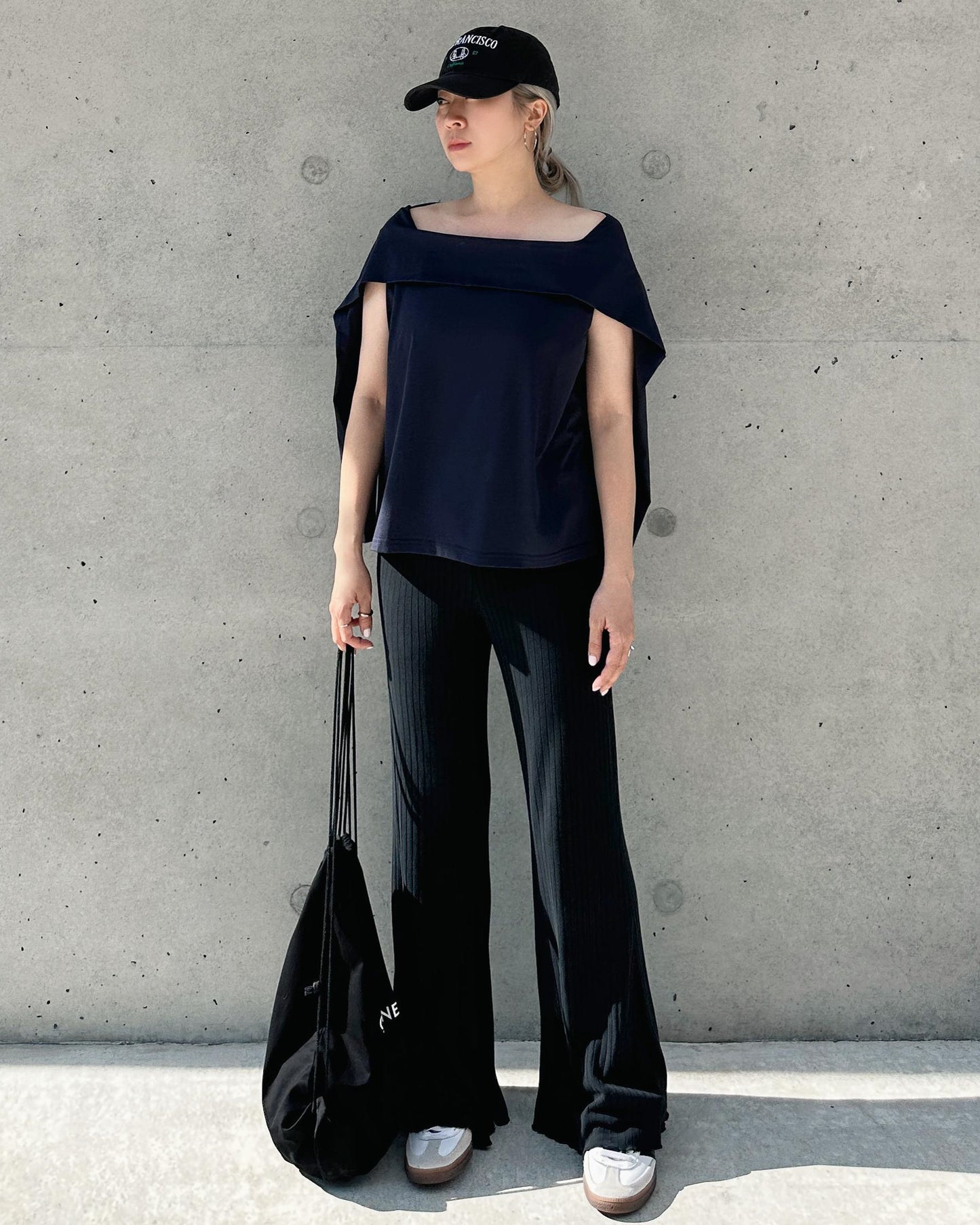 aalis RENI off shoulder knit cape top (Navy)