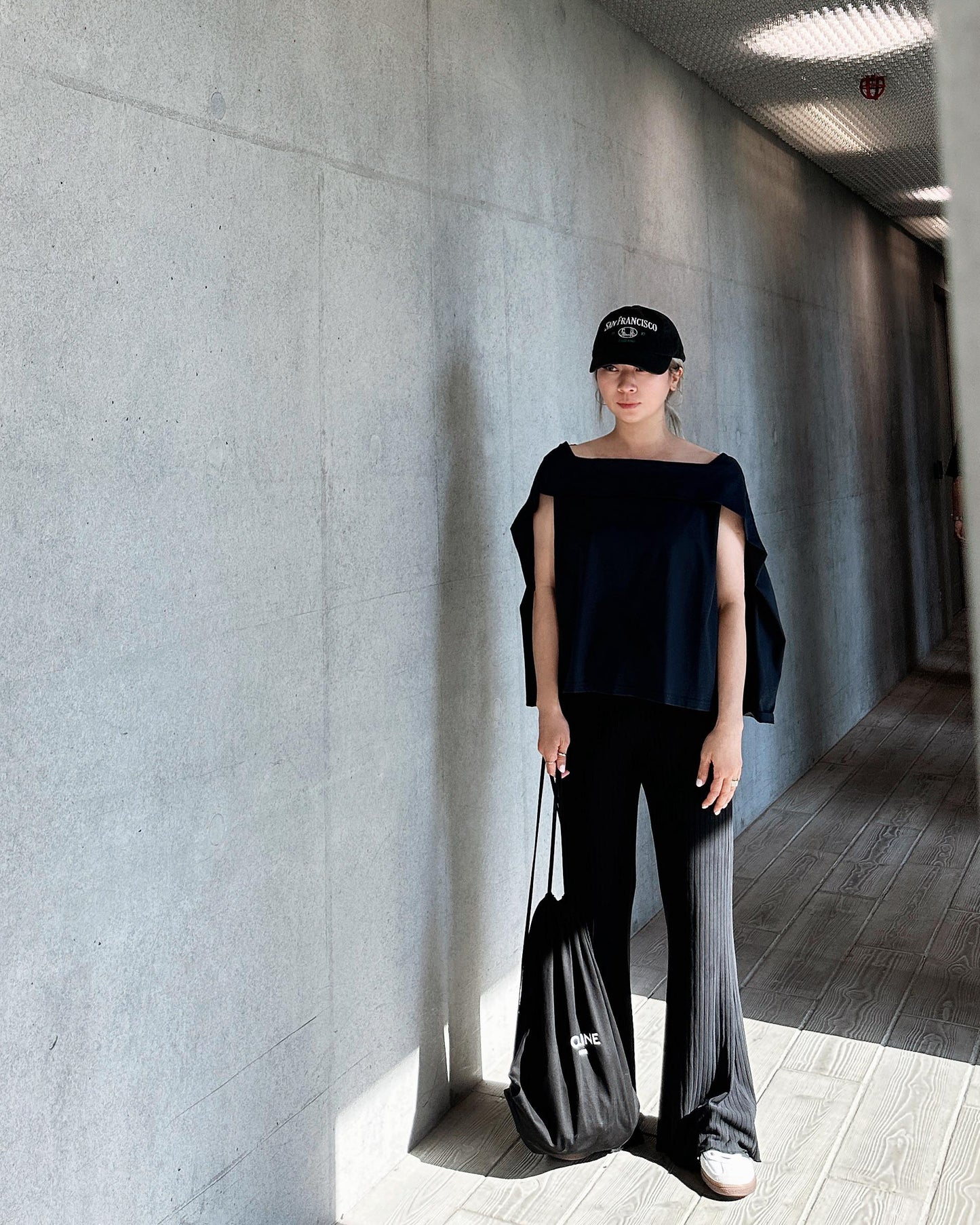 aalis RENI off shoulder knit cape top (Navy)