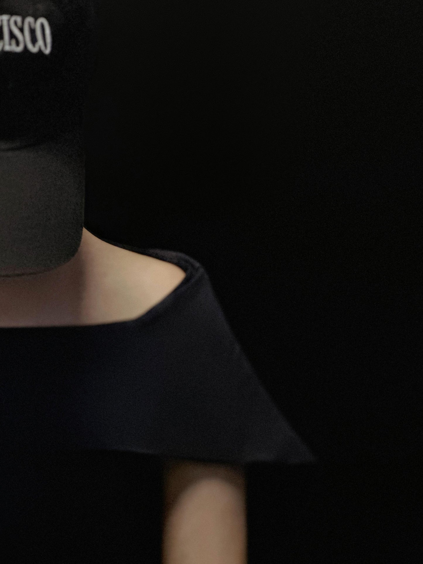 aalis RENI off shoulder knit cape top (Navy)