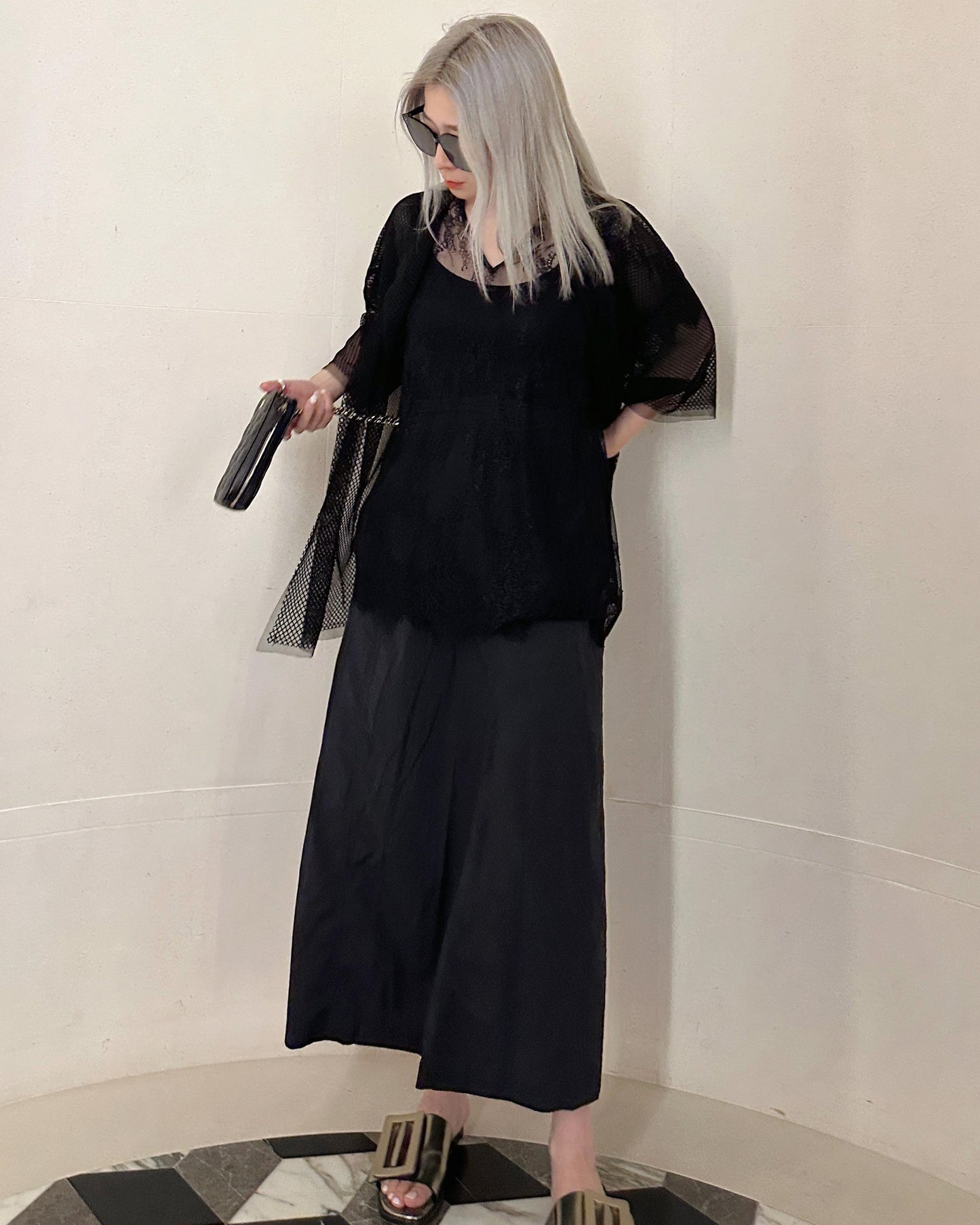 aalis AALIS 15 V neck lace tee (Black)