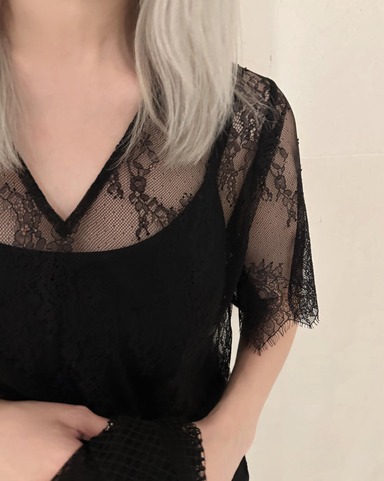 aalis AALIS 15 V neck lace tee (Black)