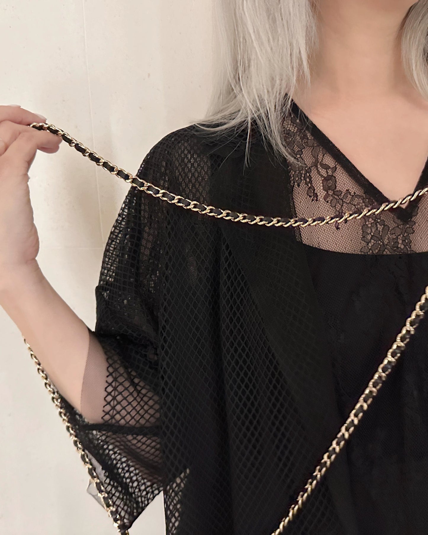 aalis AALIS 15 V neck lace tee (Black)