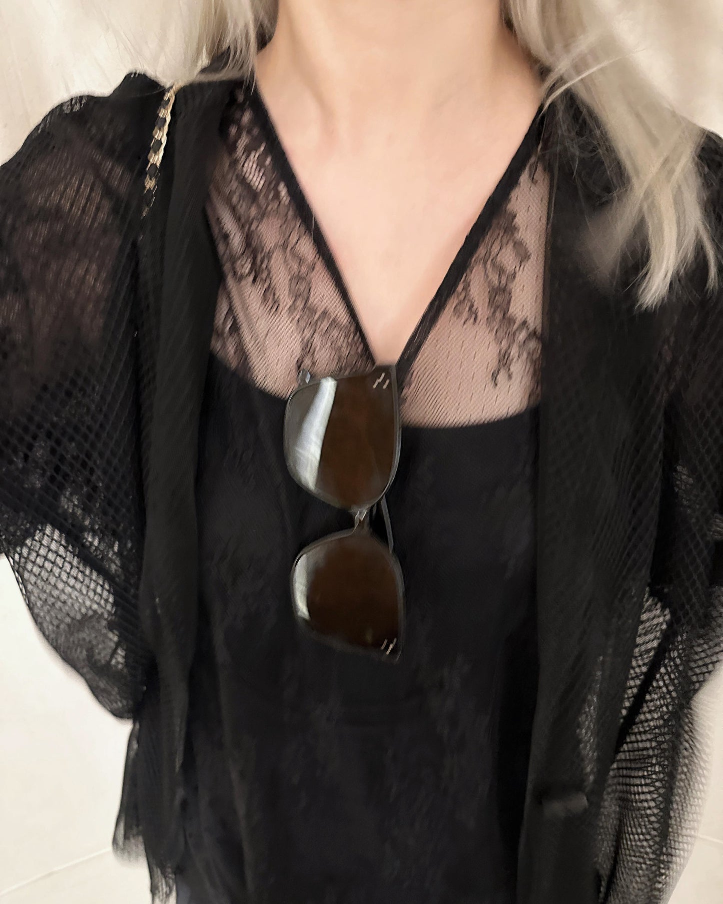 aalis AALIS 15 V neck lace tee (Black)