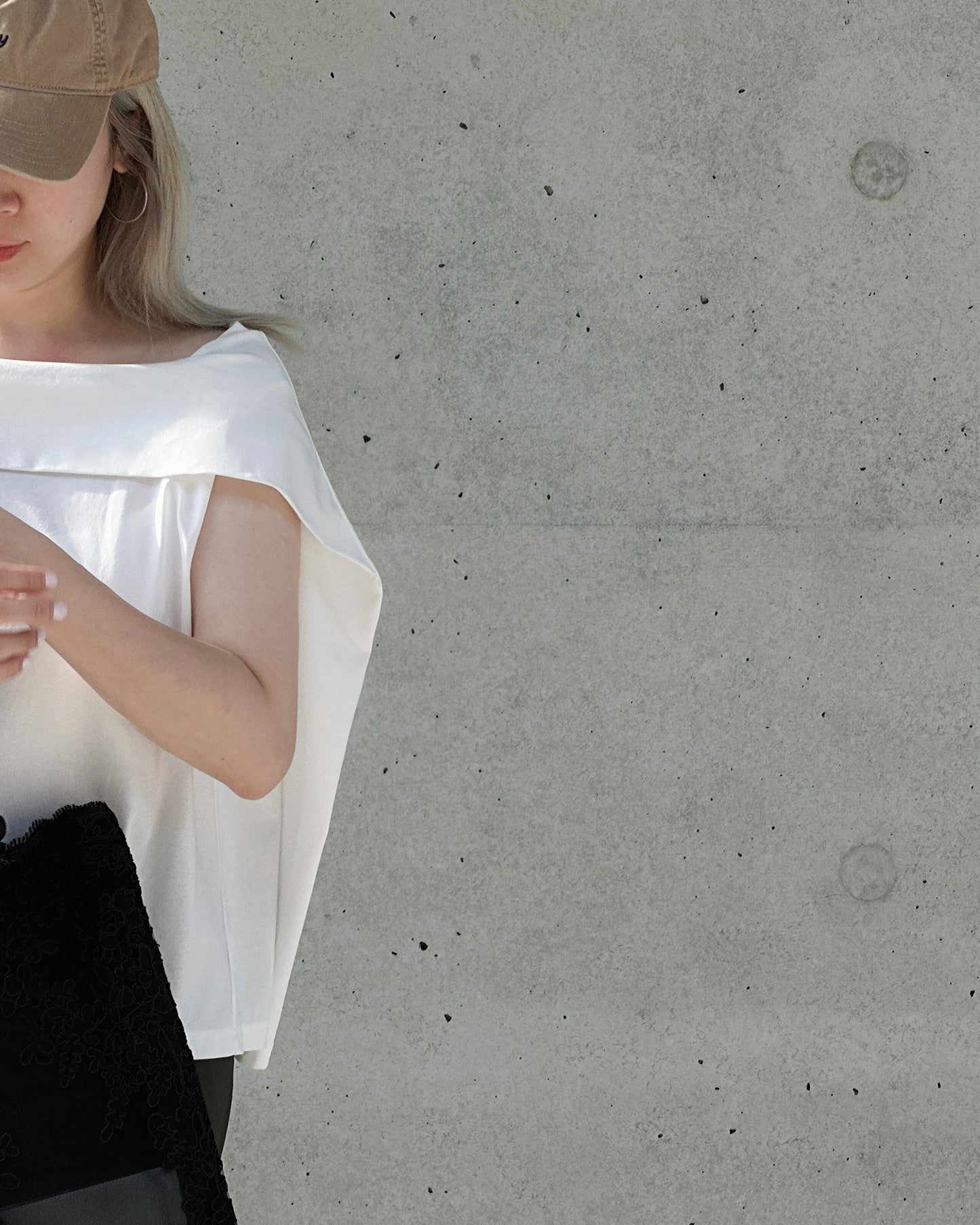 aalis RENI off shoulder knit cape top (White)