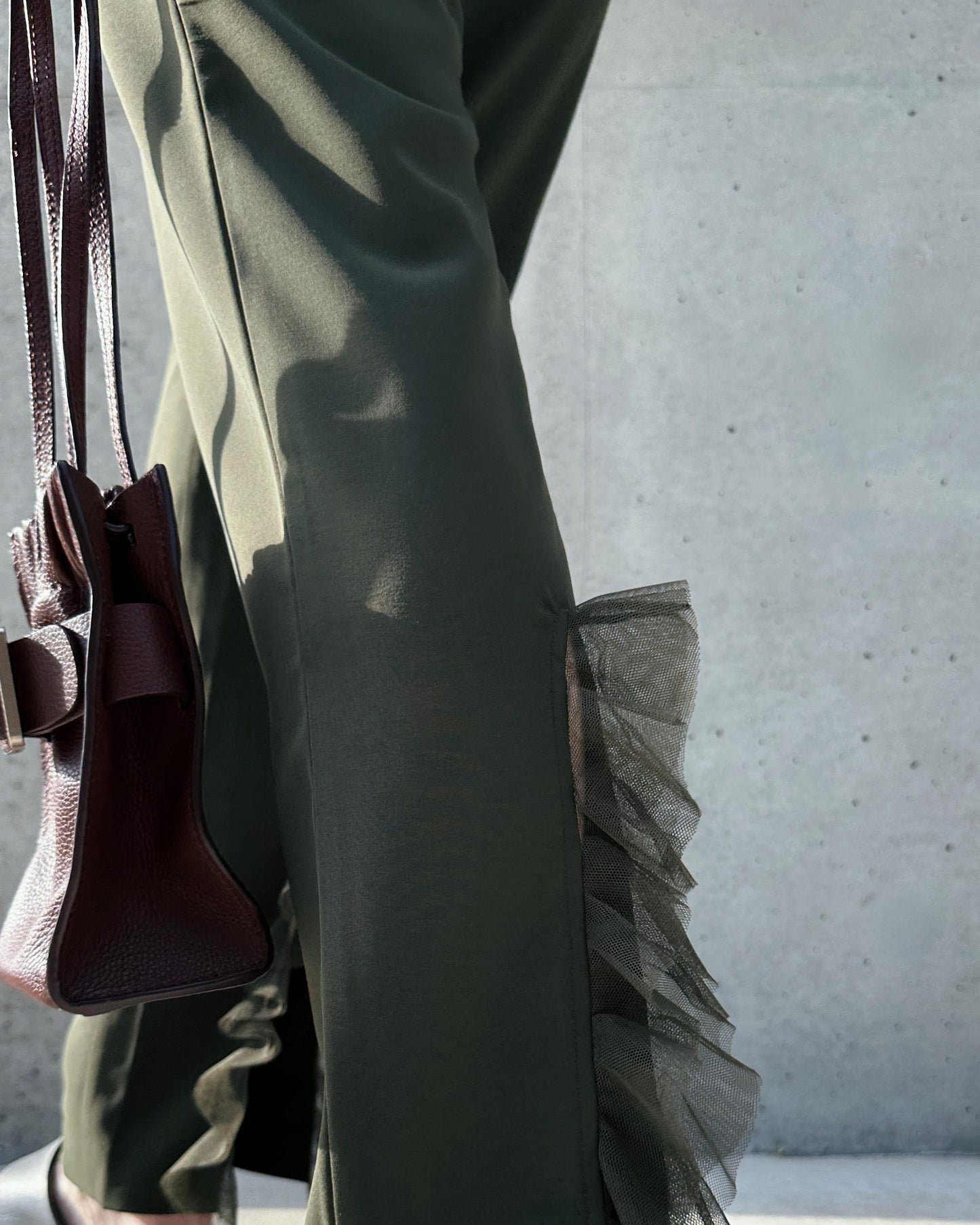 aalis HINI MESH mesh ruffle hem pants (Dark khaki)