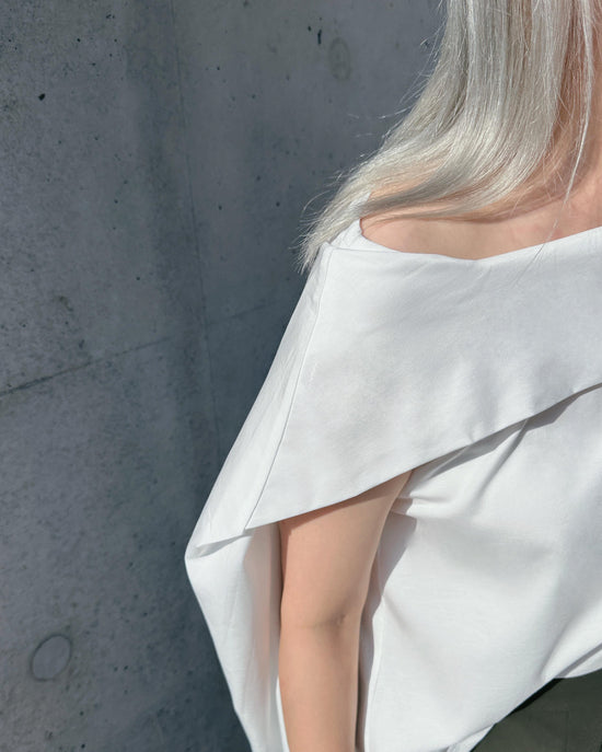 aalis RENI off shoulder knit cape top (White)