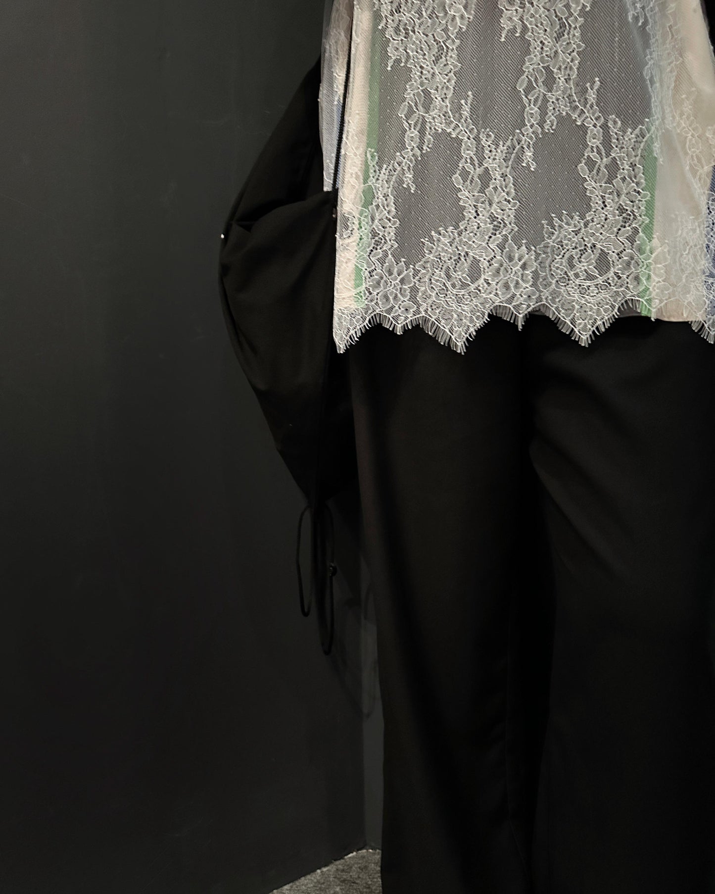 aalis AALIS 15 V neck lace tee (White)