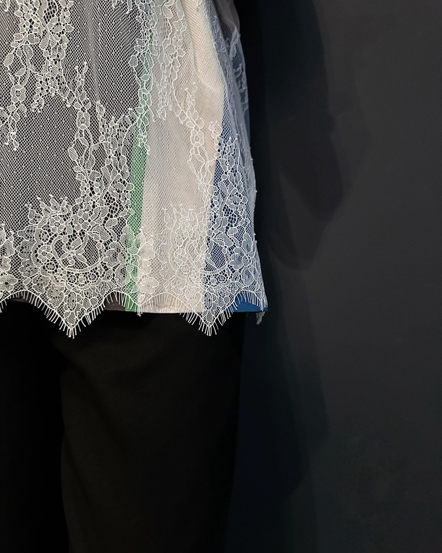 aalis AALIS 15 V neck lace tee (White)