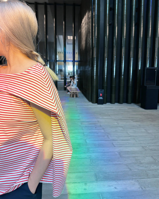 aalis RENI off shoulder knit cape top (Red stripe)