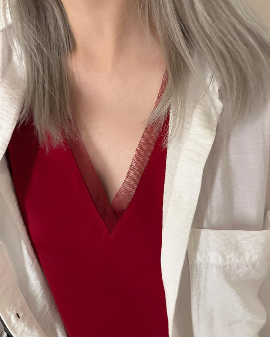 （预购）aalis IDO SS25 V领网眼修边背心（深红色）