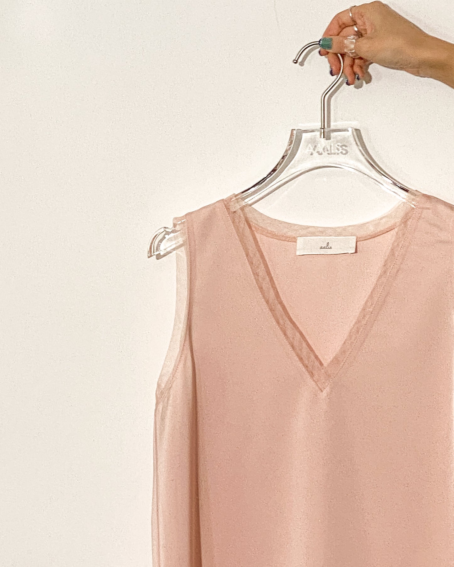 （预购）aalis IDO SS25 V领网眼修边背心（浅桃色）