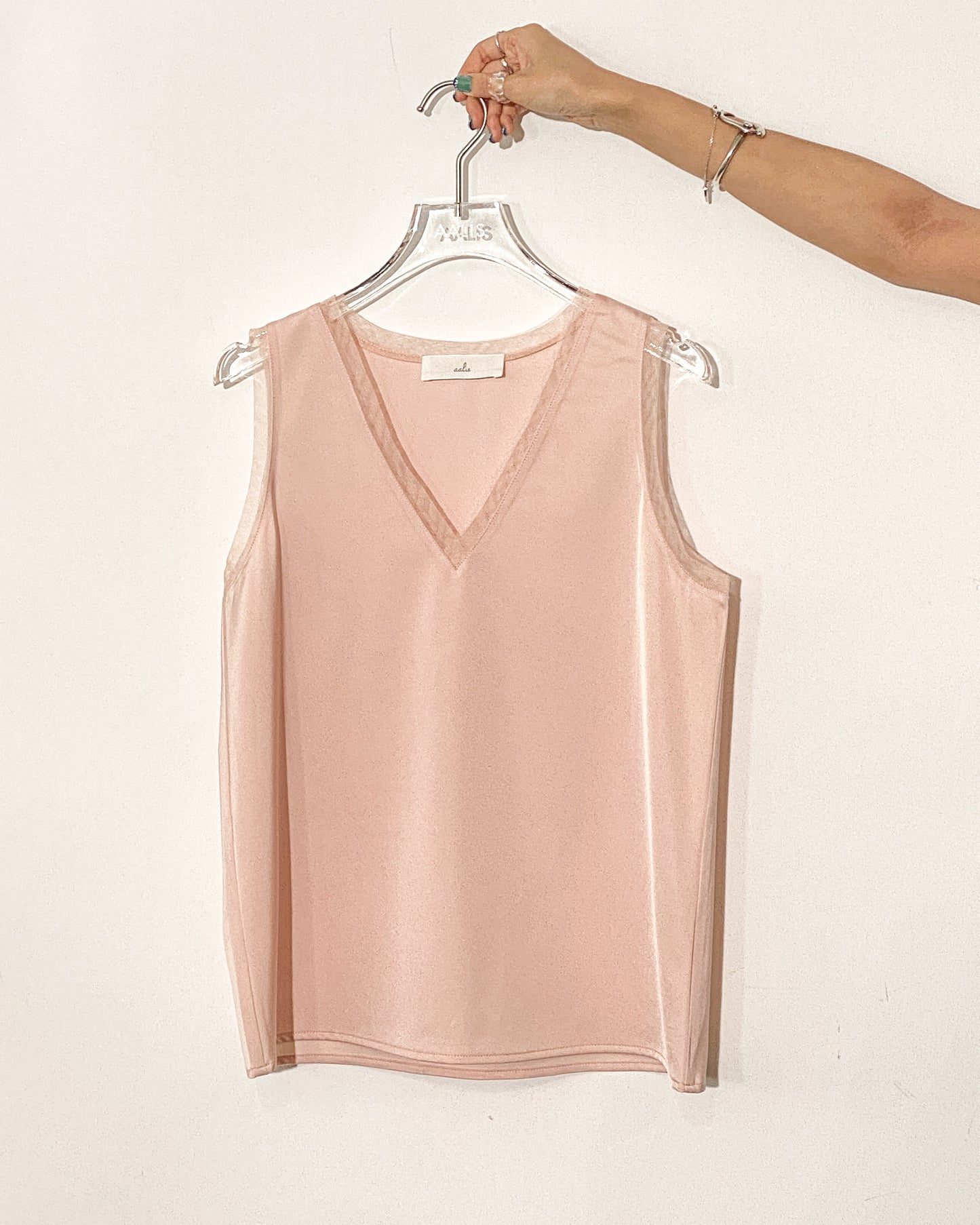 （预购）aalis IDO SS25 V领网眼修边背心（浅桃色）