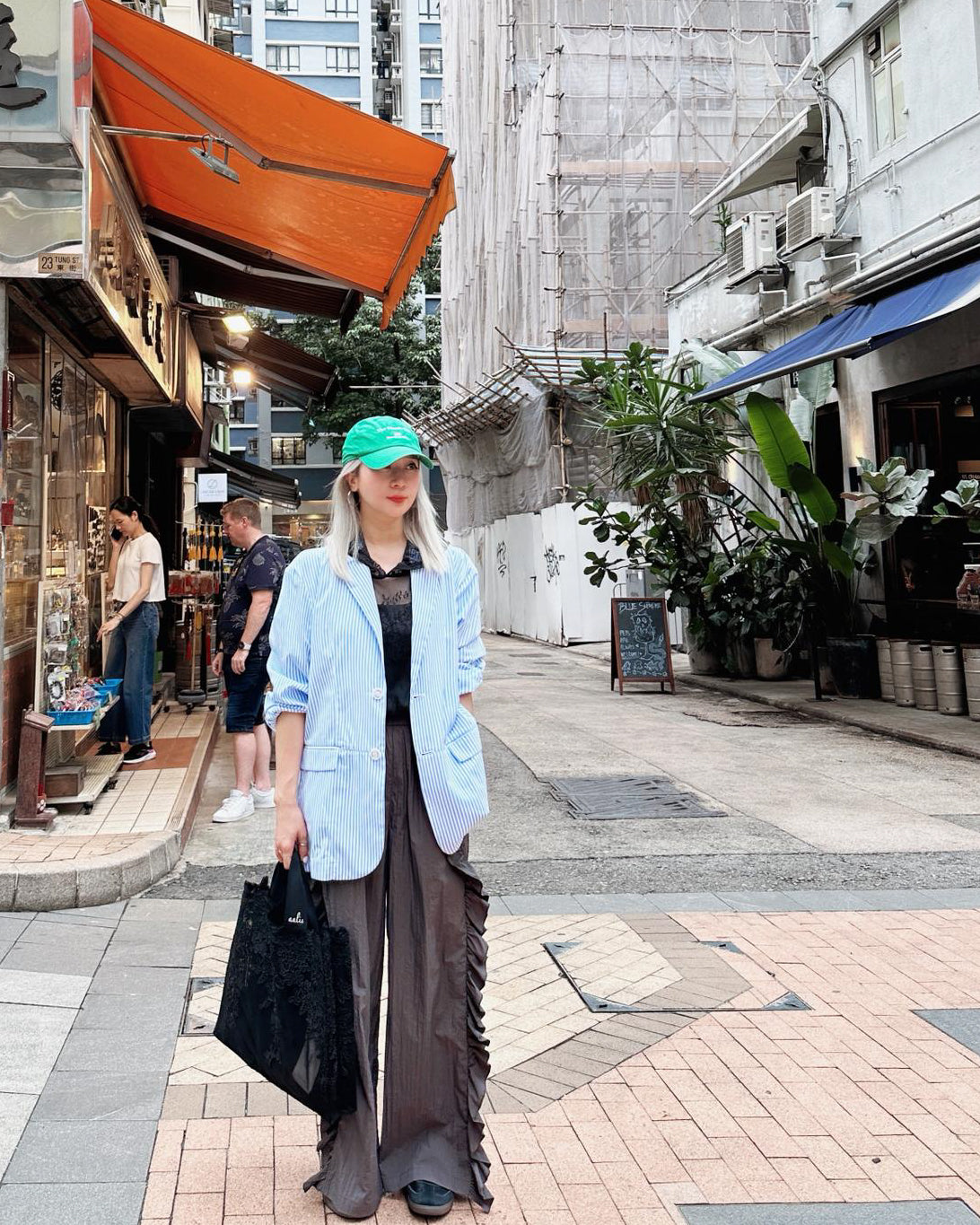 aalis NAJI cutout shoulder lace hoodie (Black lace 01)