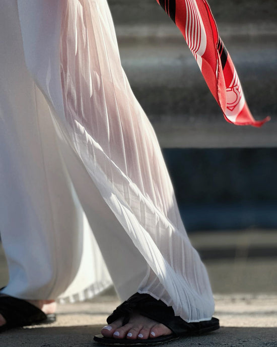 aalis LAM cutout chiffon side pleated pants (White)