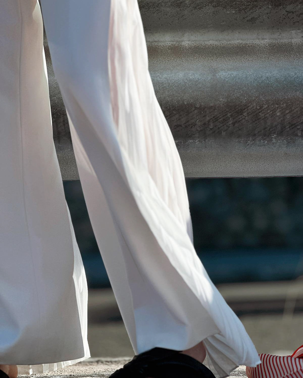 aalis LAM cutout chiffon side pleated pants (White)