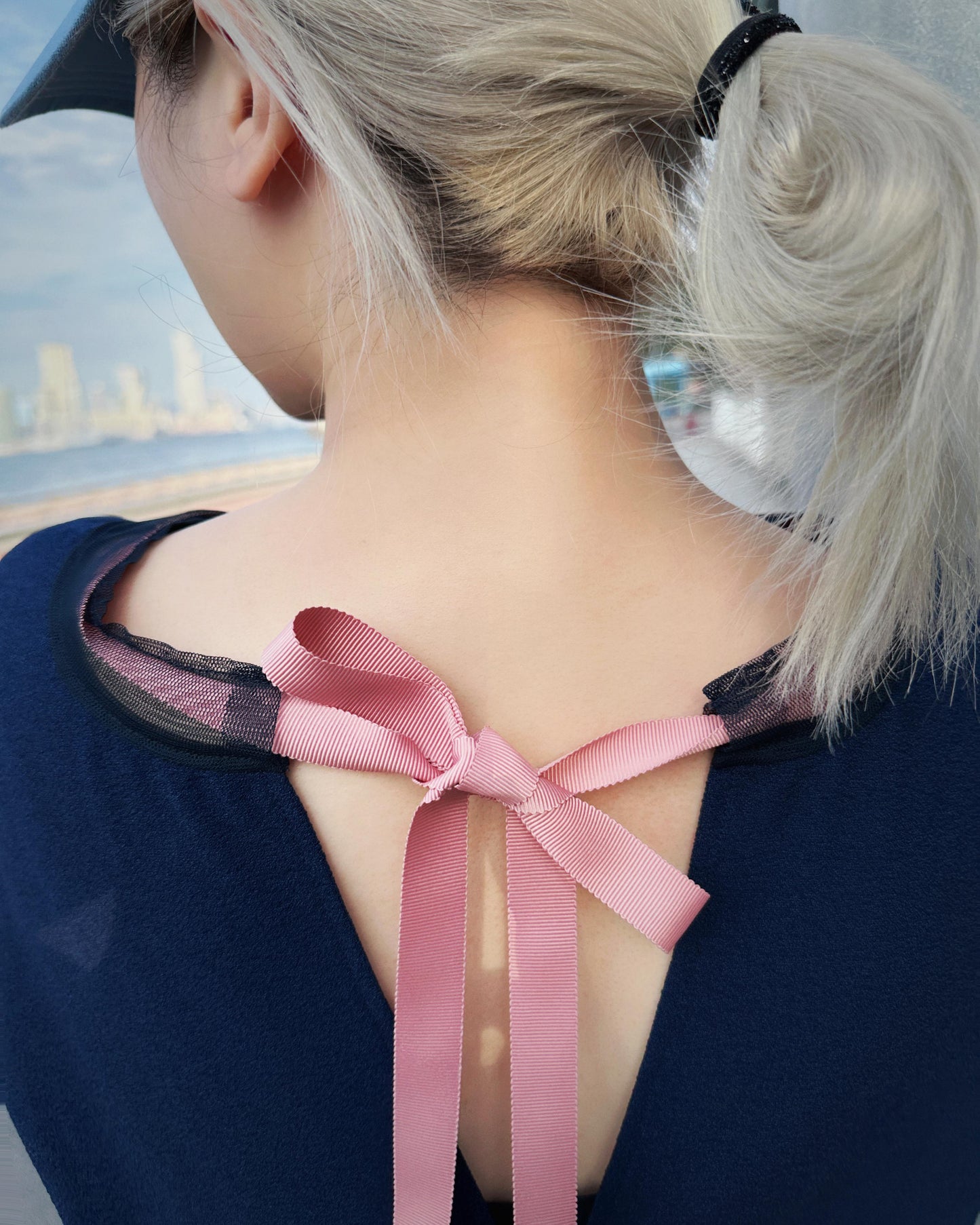 aalis KEMI mesh collar grosgrain ribbon tie on the back bias cut dress (Navy)