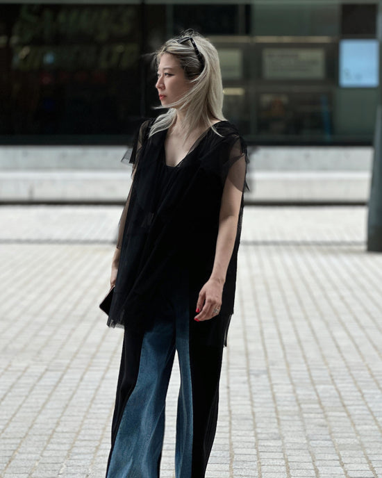 aalis OMARI Deep V frill mesh top (Black)