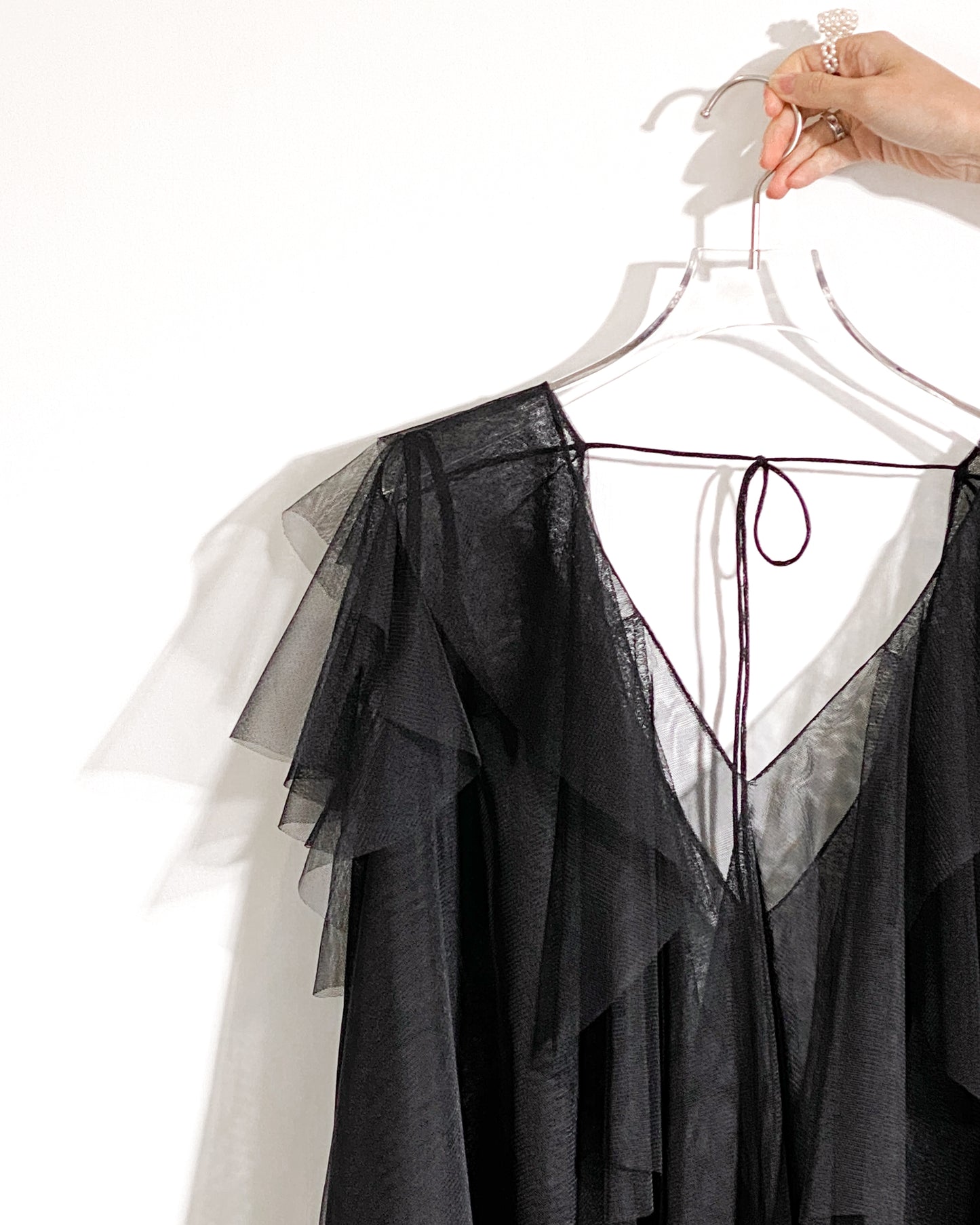 aalis OMARI Deep V frill mesh top (Black)