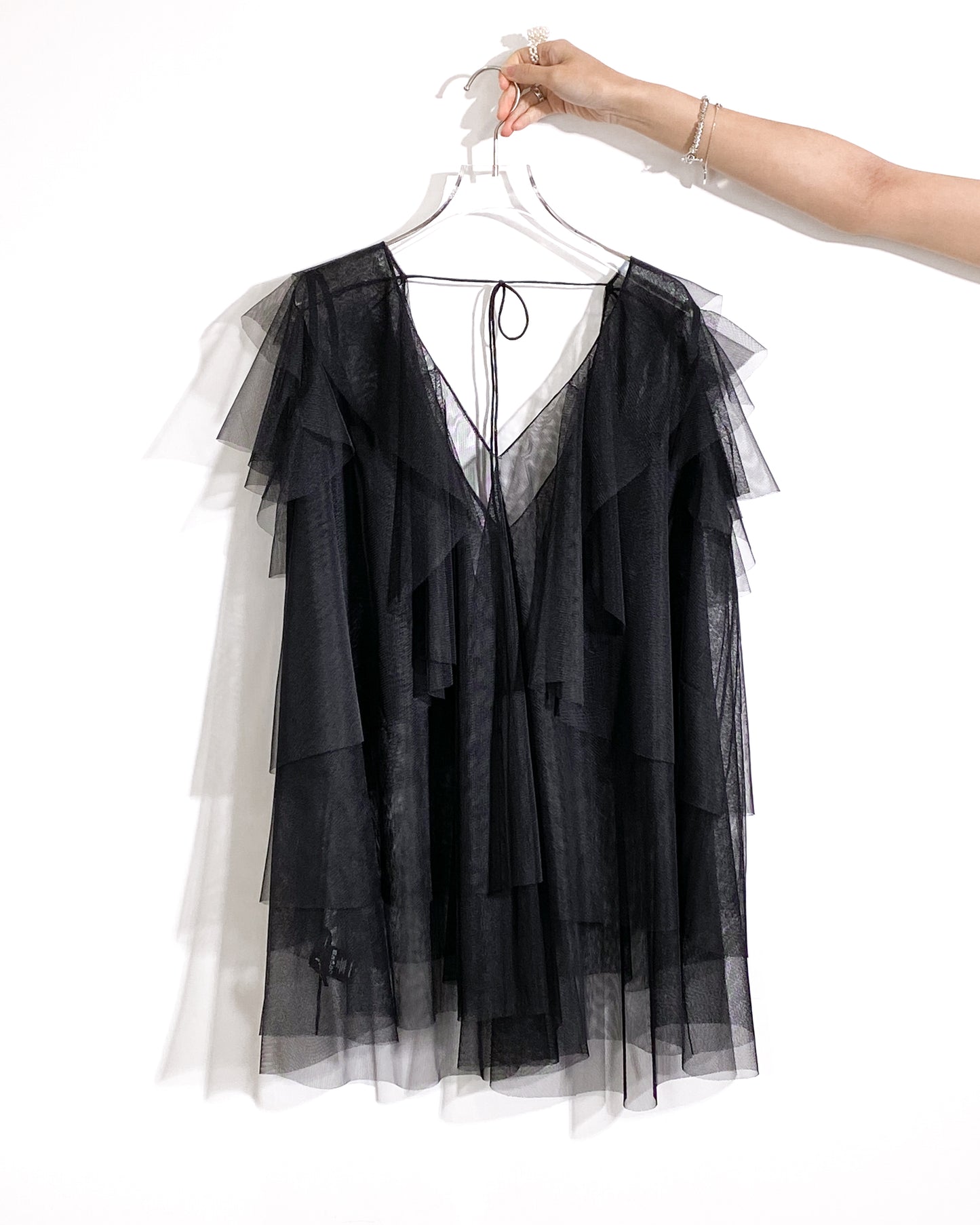 aalis OMARI Deep V frill mesh top (Black)