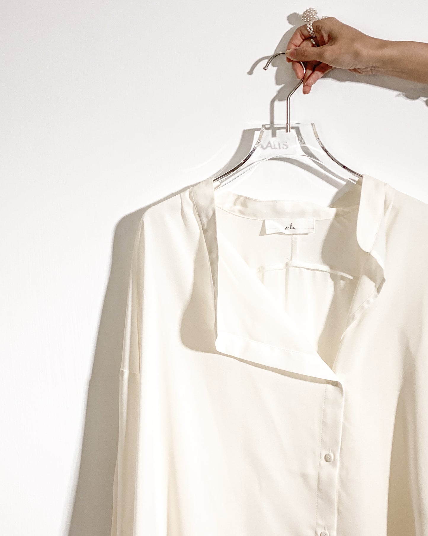 aalis BIRDY loose collar shirt (Ecru)