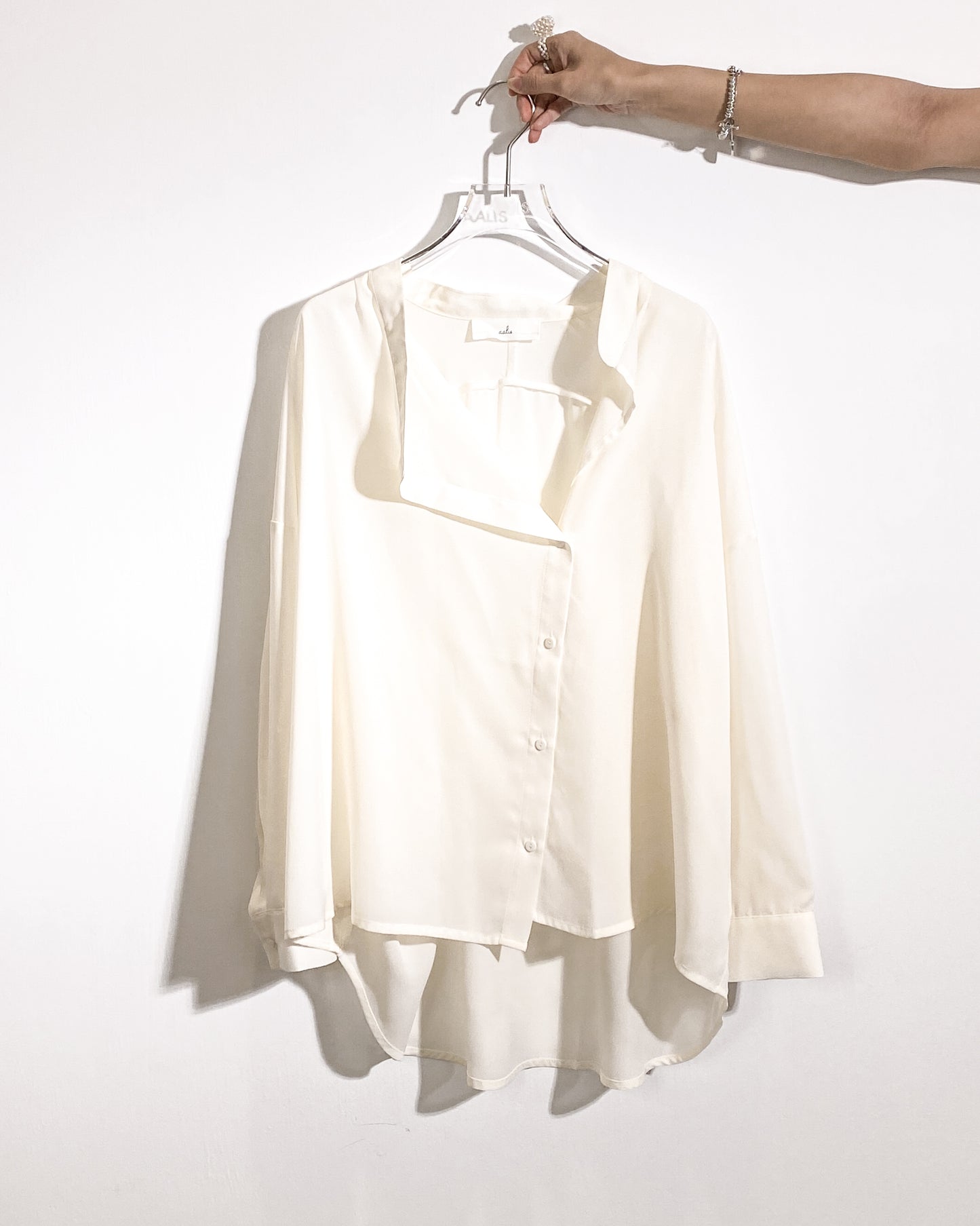 aalis BIRDY loose collar shirt (Ecru)