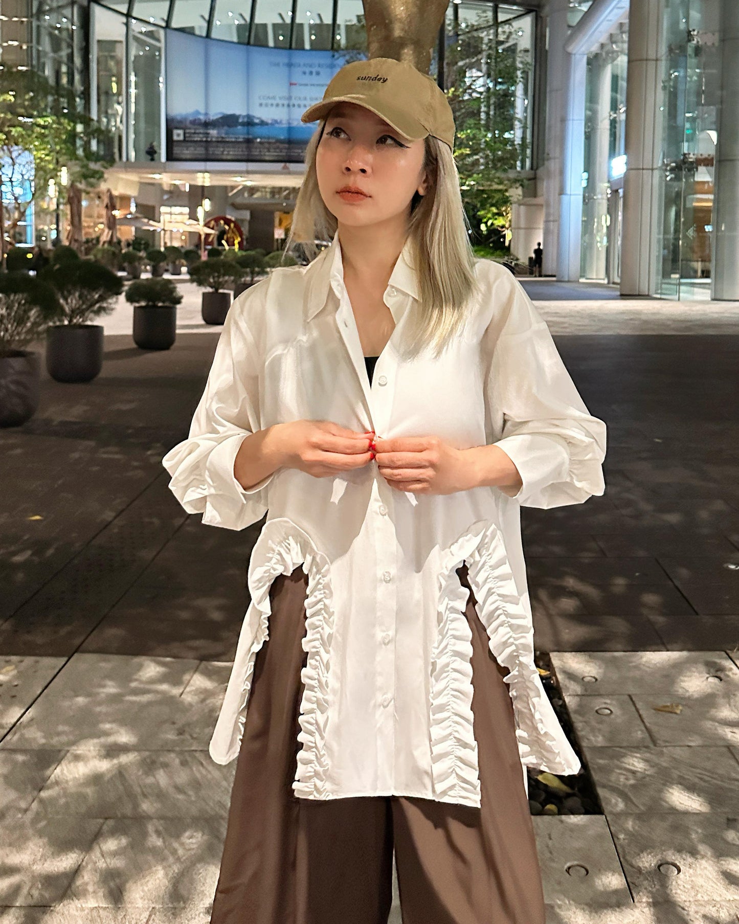 aalis PARRY FW25 ruffle U shape trimming shirt (White)