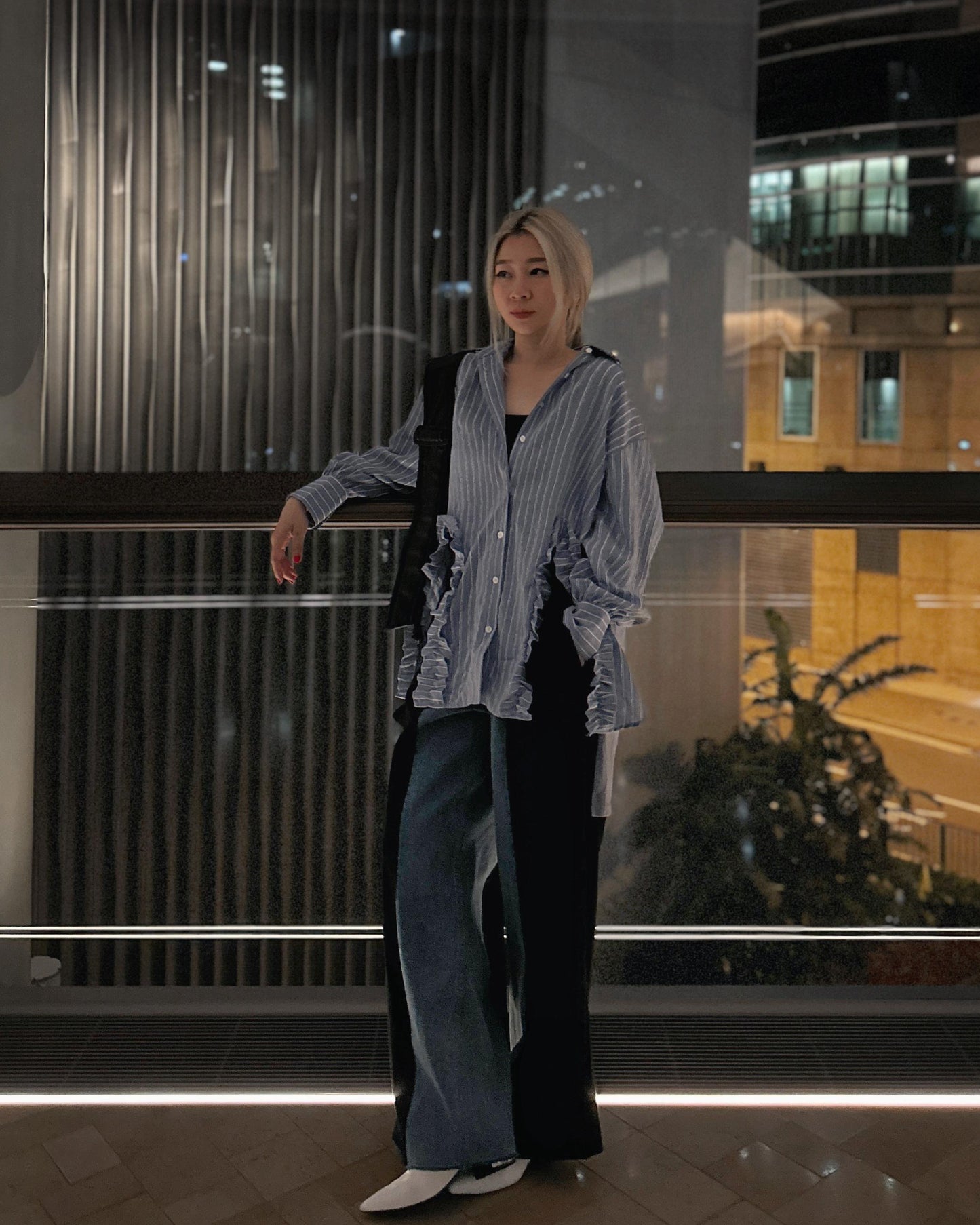 aalis PARRY FW25 ruffle U shape trimming shirt (Blue stripe)