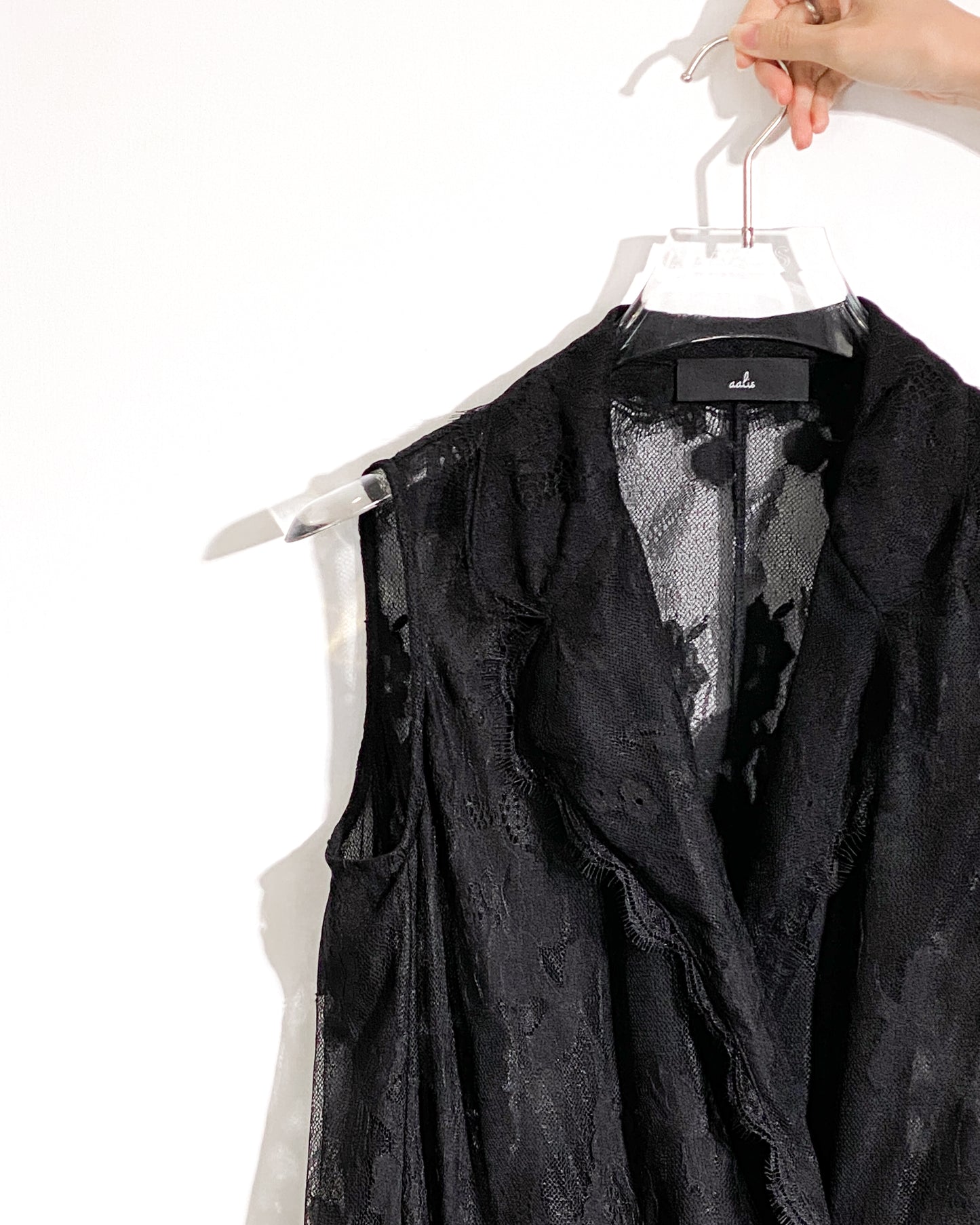 aalis JONELLE sleeveless lace trench (Black)