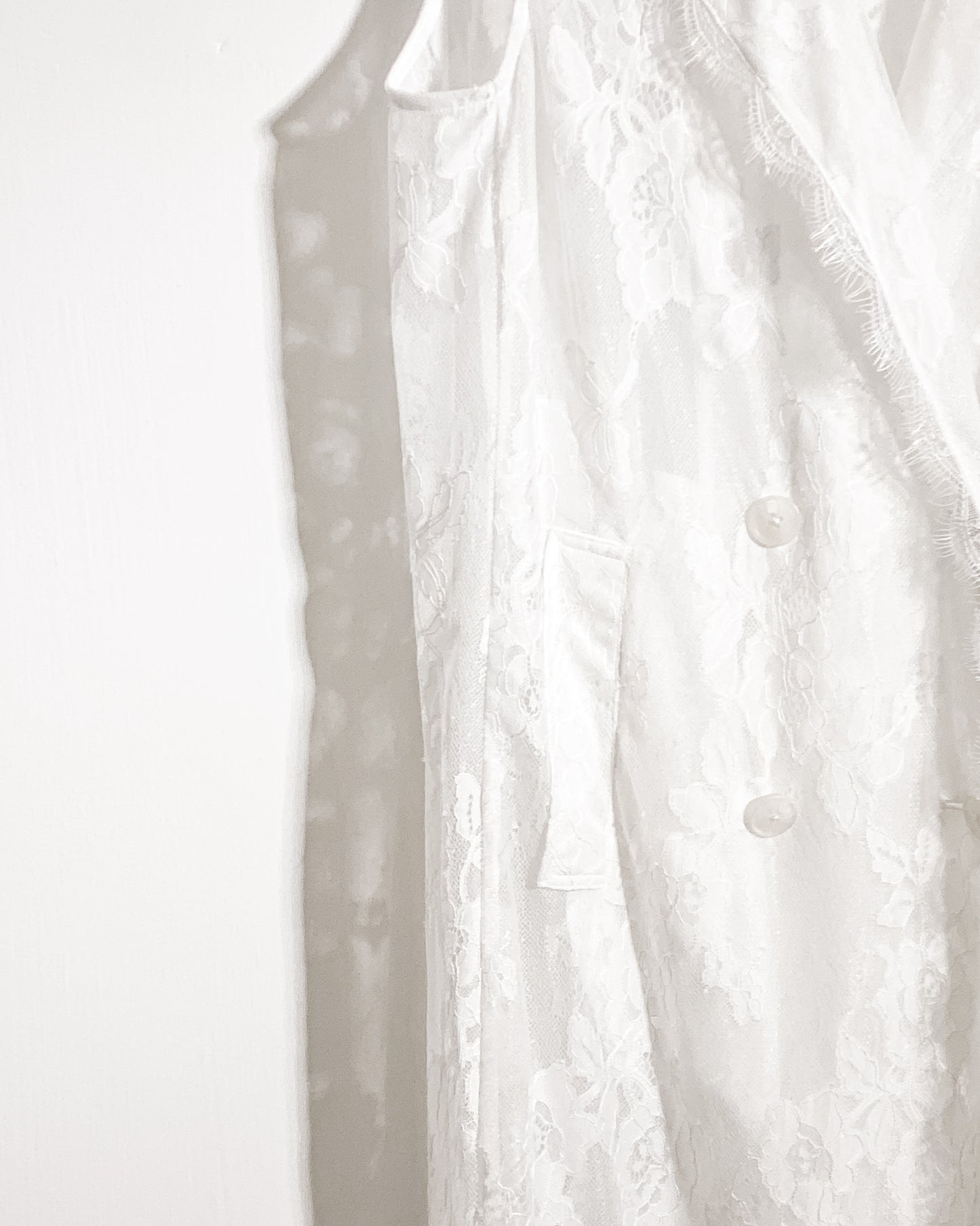 aalis JONELLE sleeveless lace trench (White)