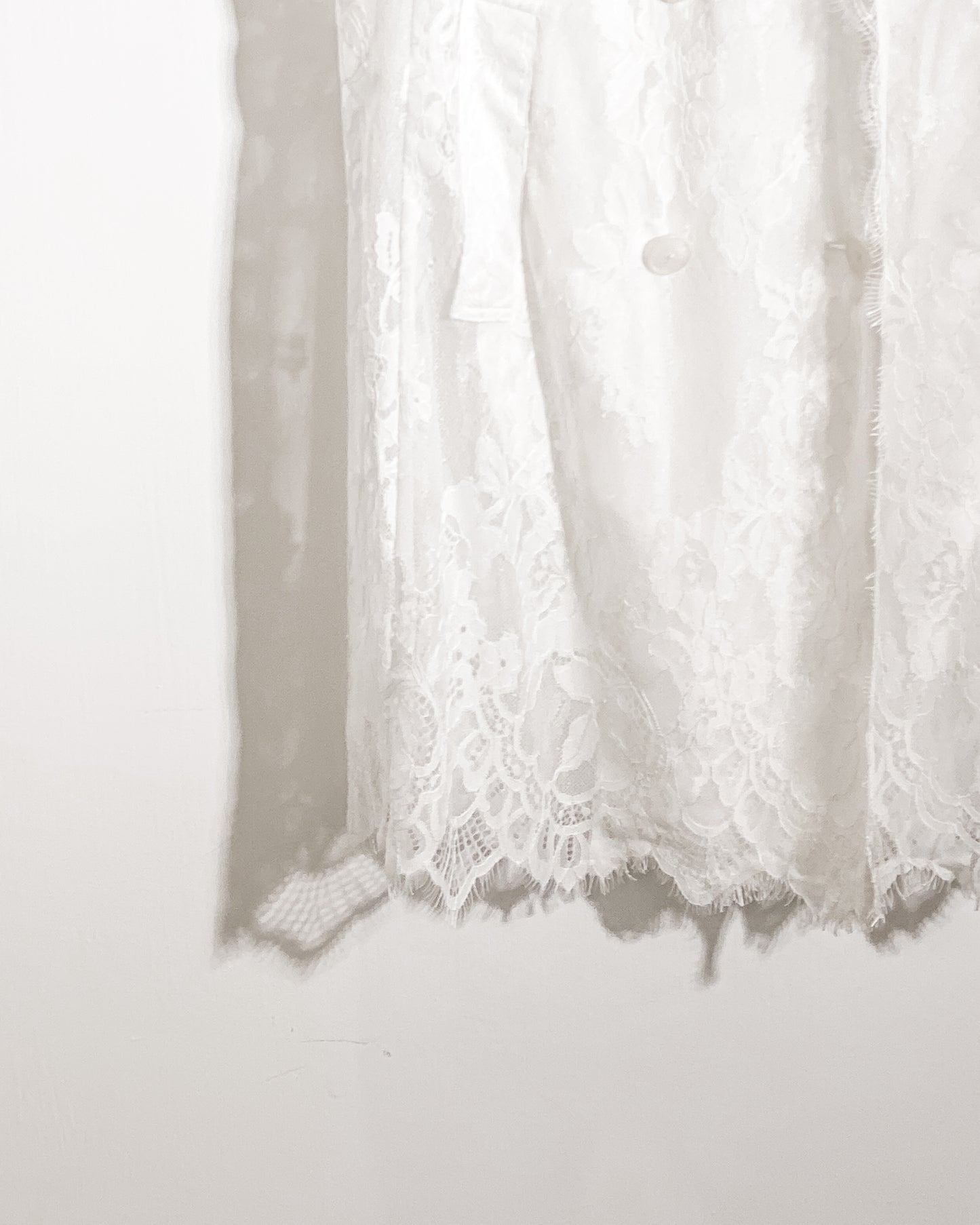 aalis JONELLE sleeveless lace trench (White)