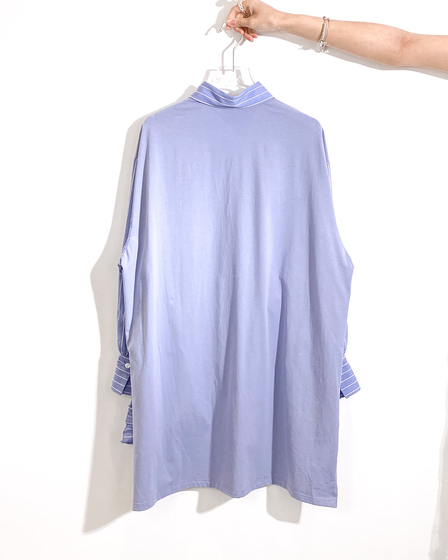 aalis PARRY FW25 ruffle U shape trimming shirt (Blue stripe)