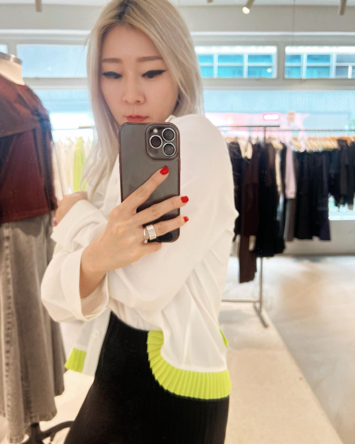 aalis PIEN pleated hem shirt (White)