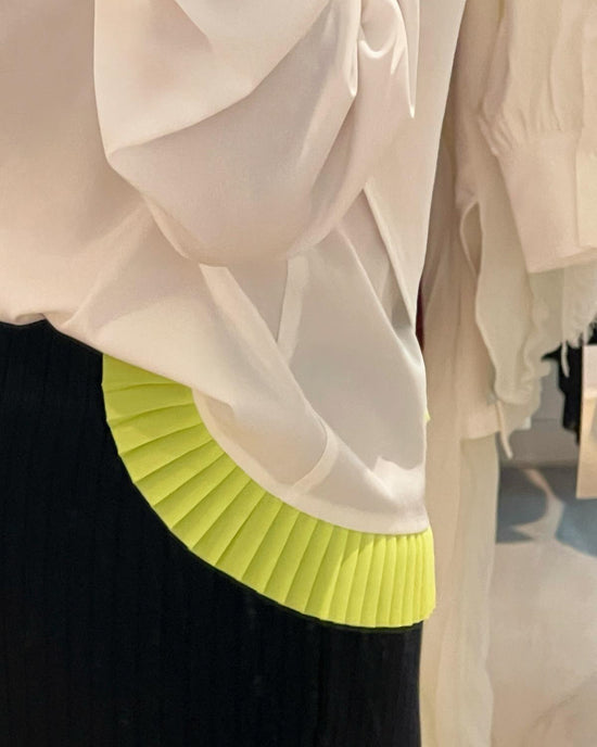 aalis PIEN pleated hem shirt (White)