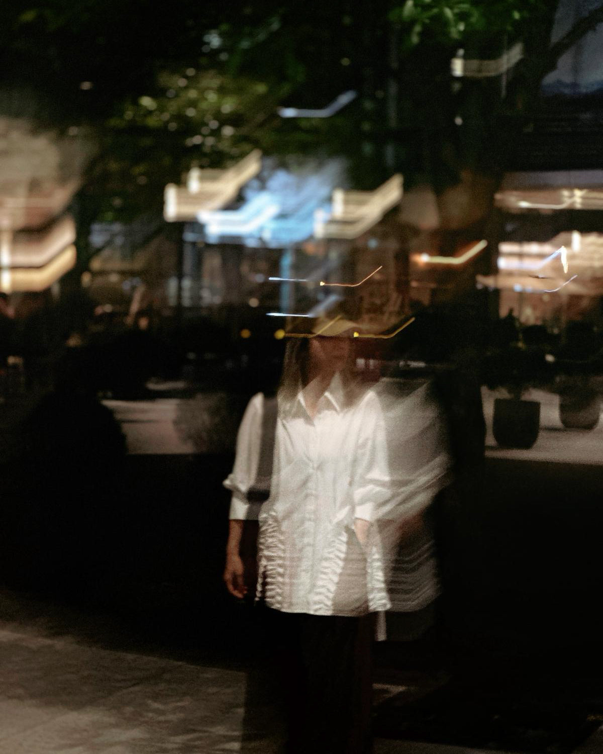 aalis PARRY FW25 ruffle U shape trimming shirt (White)