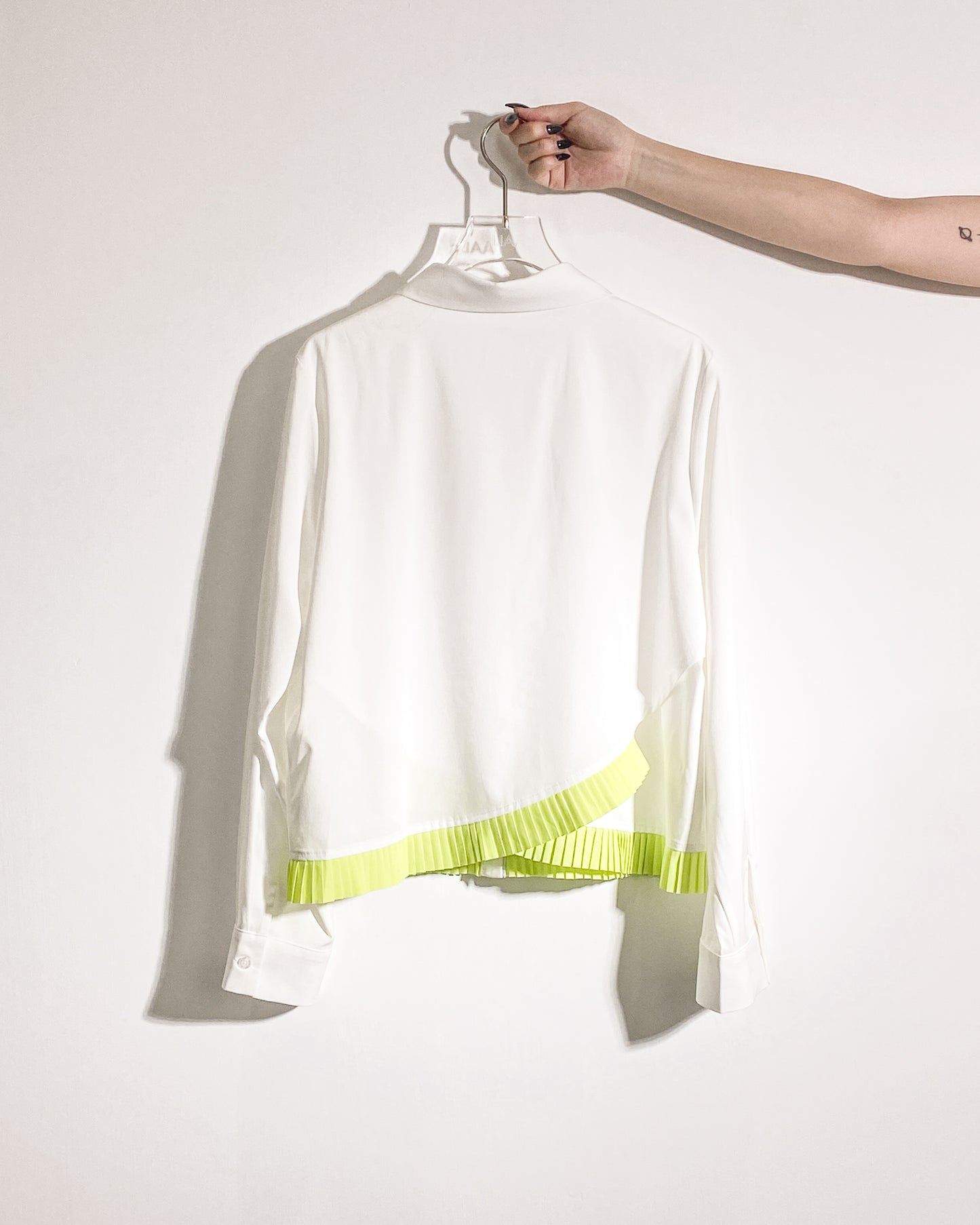 aalis PIEN pleated hem shirt (White)