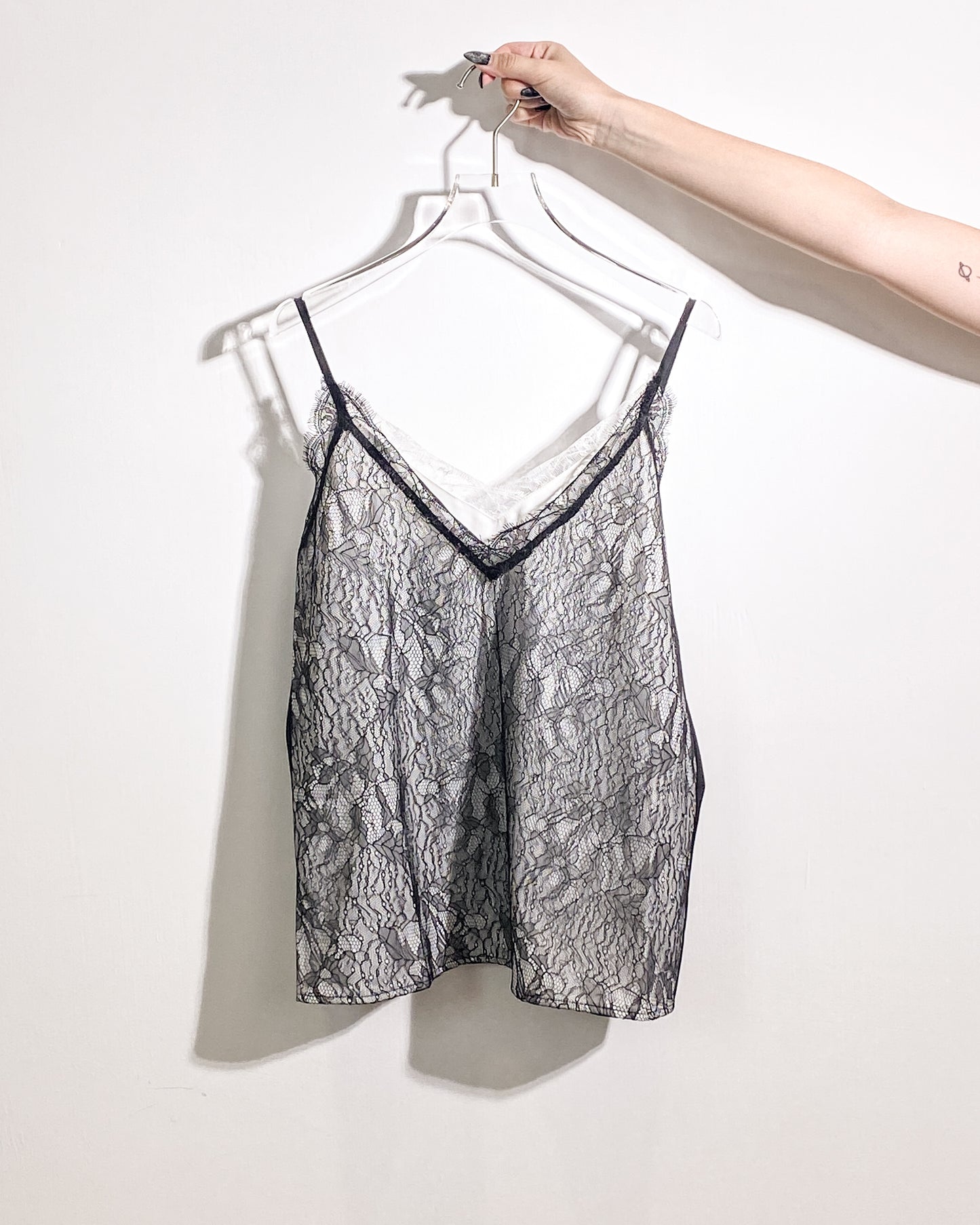 aalis NEAS double layer lace camisole (White black)