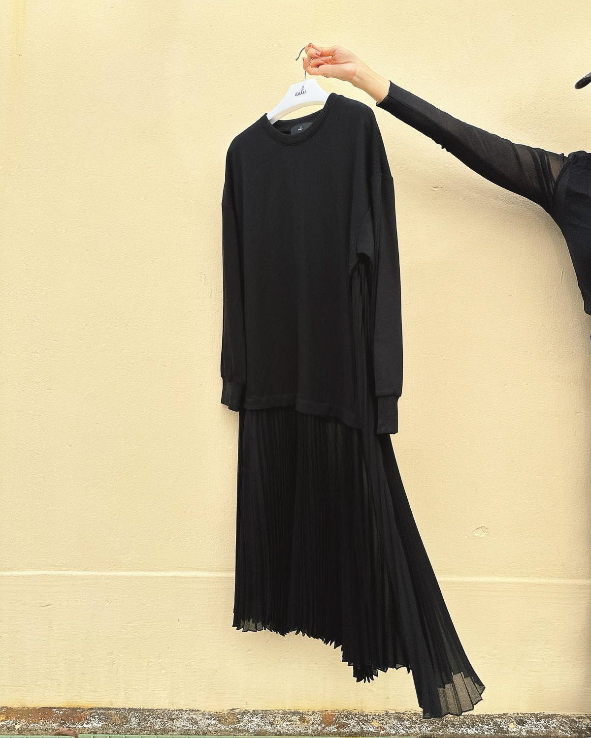 aalis FABIAN Pleated chiffon sweater dress (Black)