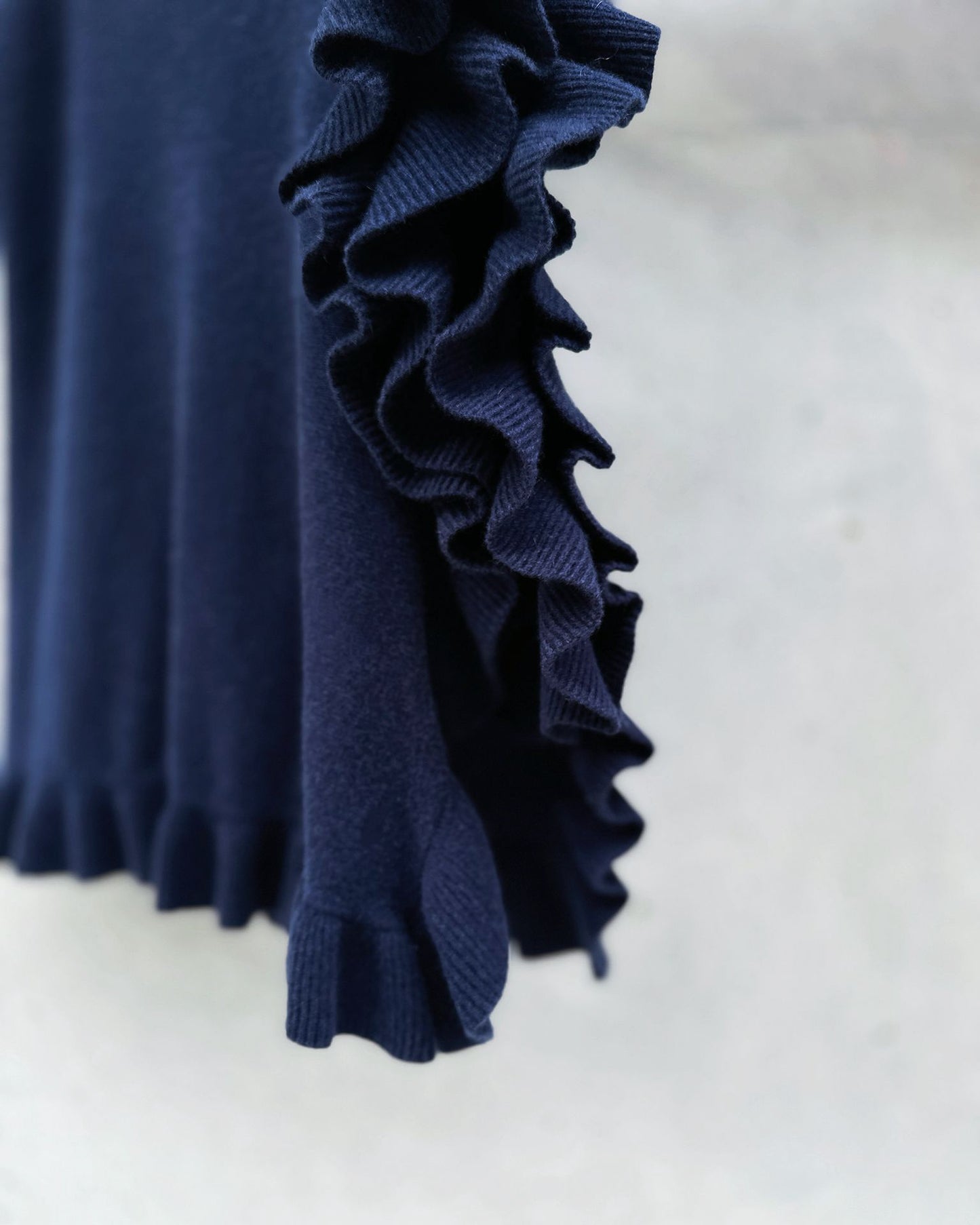 aalis LUCIE FW25 cashmere scarf (Dark blue)